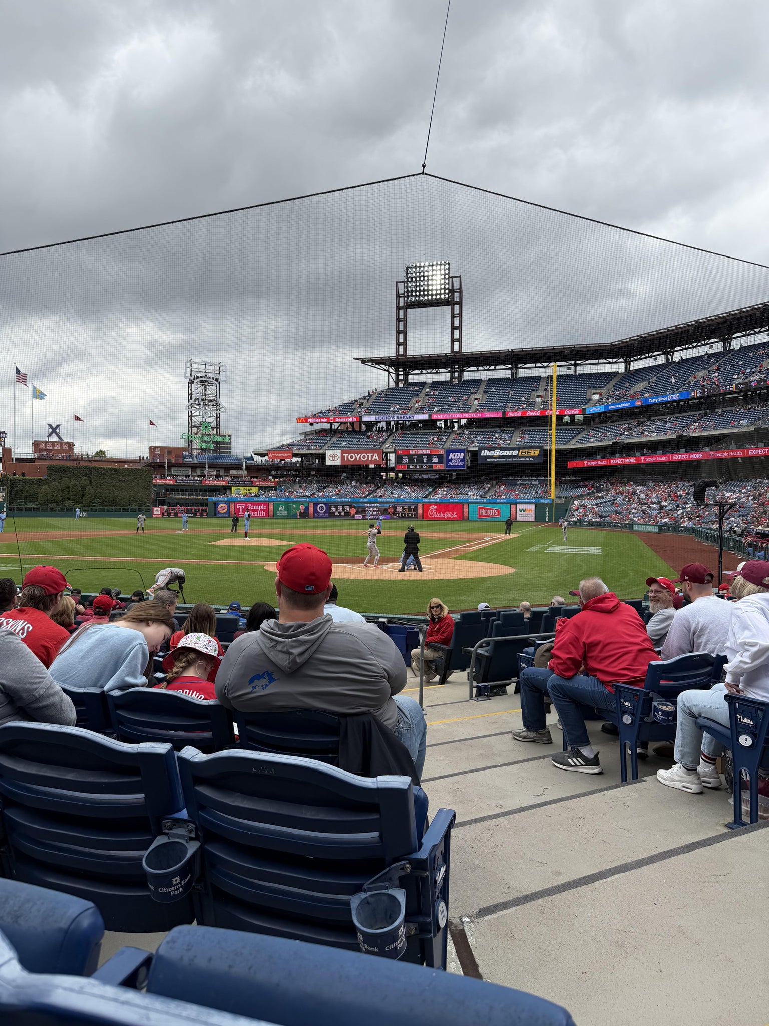 Vue réelle des fans prise de la CP Rankin Club B au site Citizens Bank Park par Lisa W