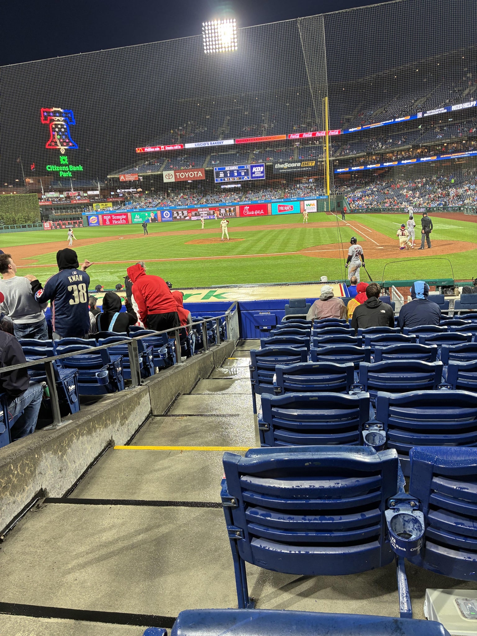 Vue réelle des fans prise de la Philadelphia Insurance Club A au site Citizens Bank Park par Juan S