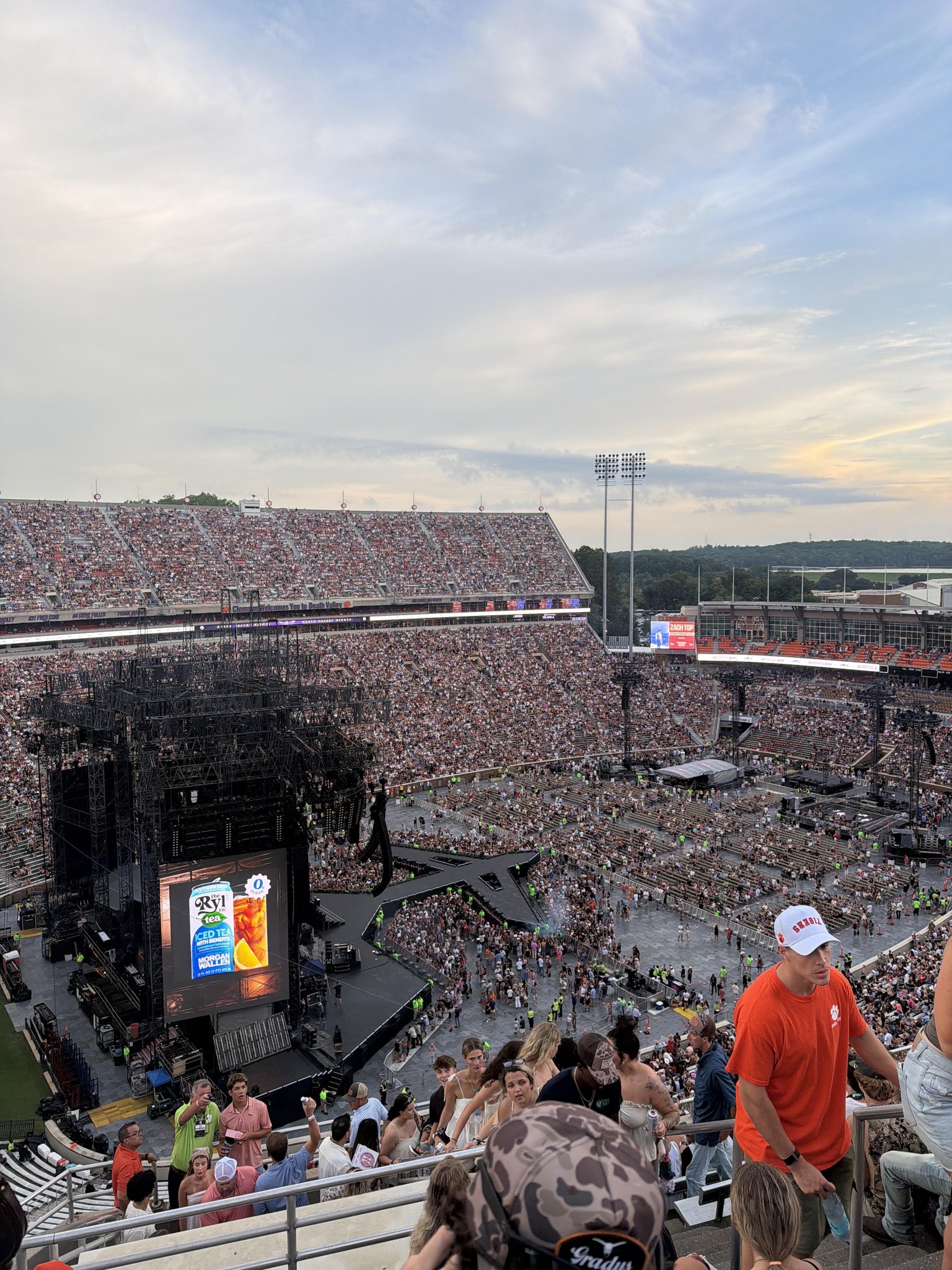 Vue réelle des fans prise de la Section TDK au site Clemson Memorial Stadium par Jake H