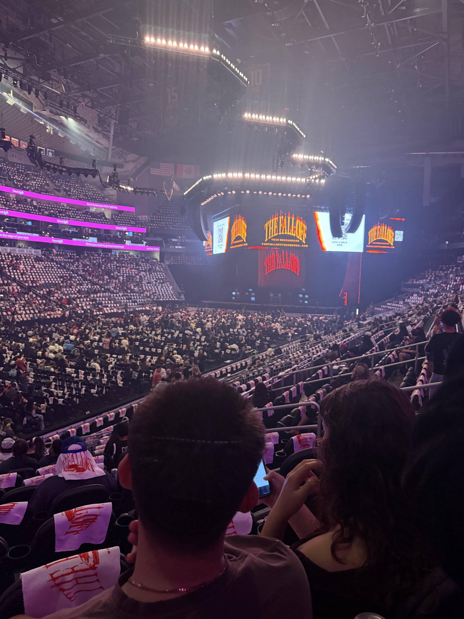Vue réelle des fans prise de la Section 17 au site Climate Pledge Arena par Genesis M