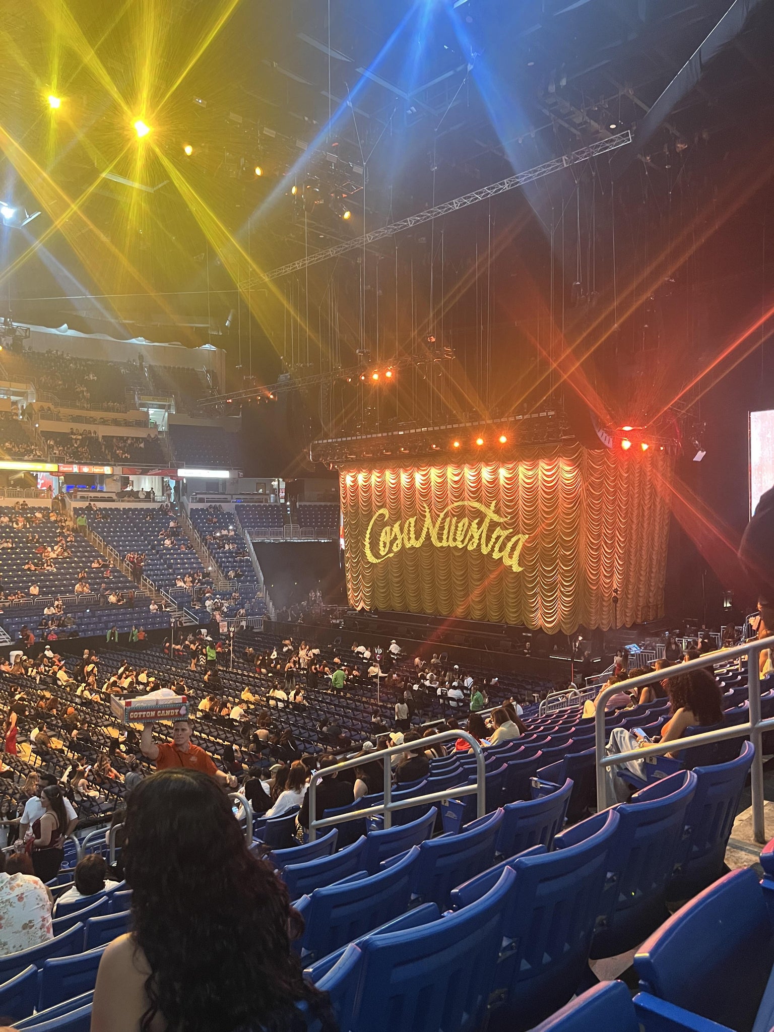 Vue réelle des fans prise de la Section 126 au site Coliseo de Puerto Rico par Virginia A