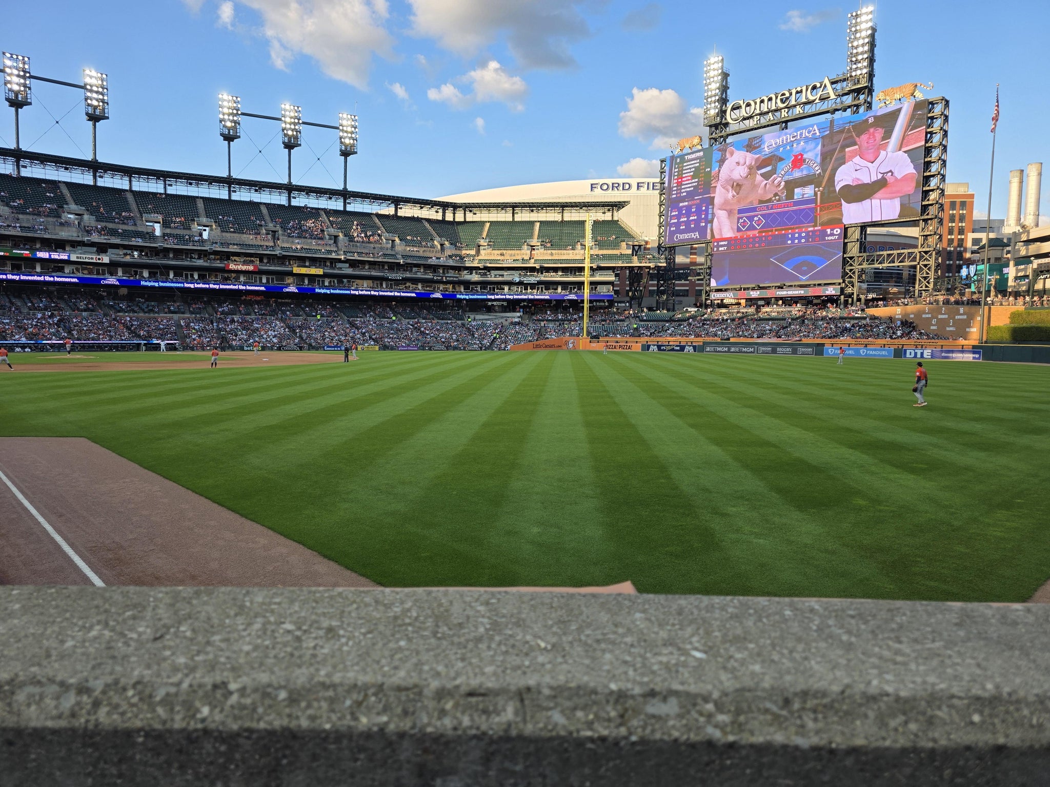 Vue réelle des fans prise de la Section 112 au site Comerica Park par Andrea H