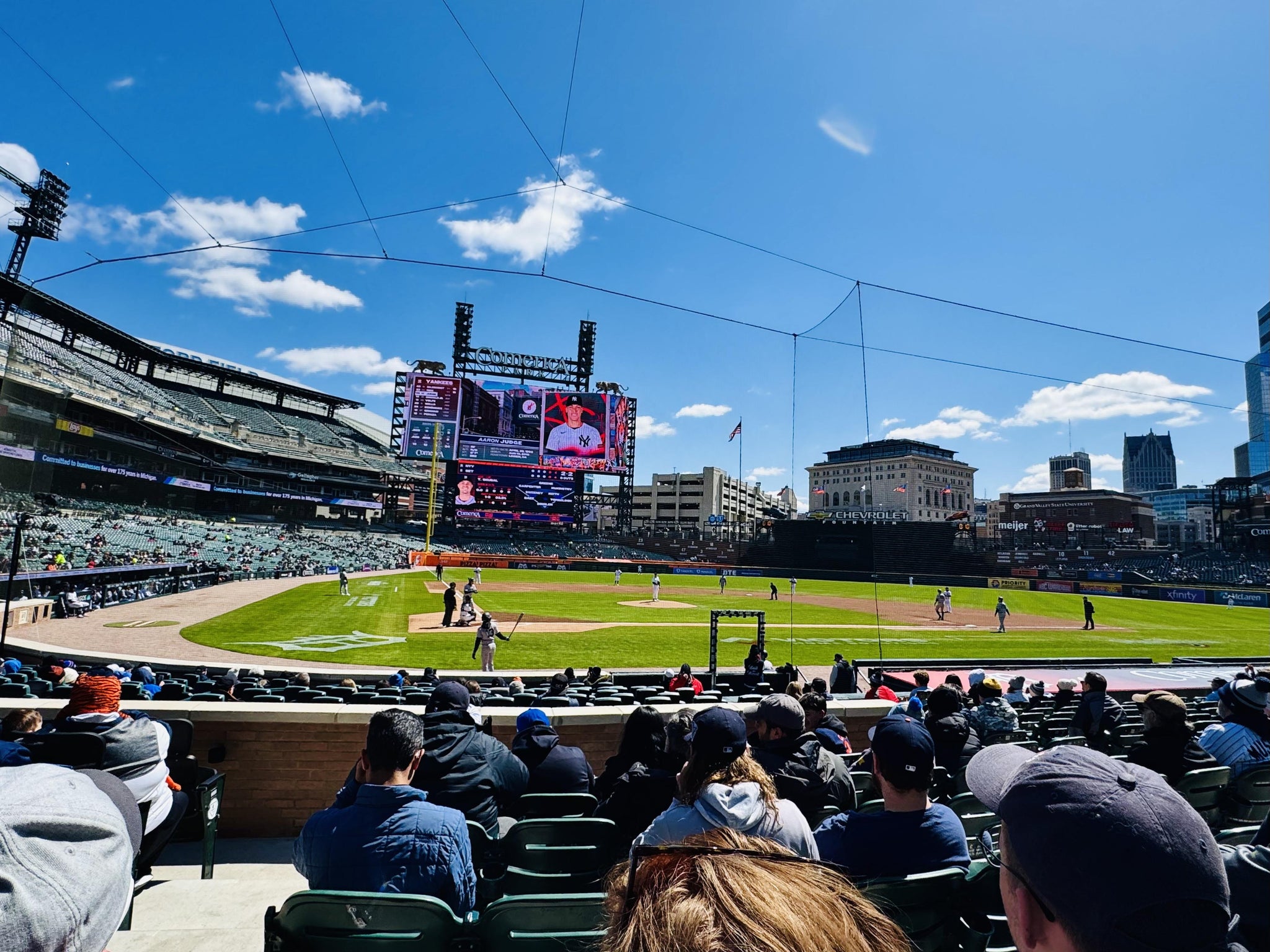 Vue réelle des fans prise de la Section 124 au site Comerica Park par Patti A