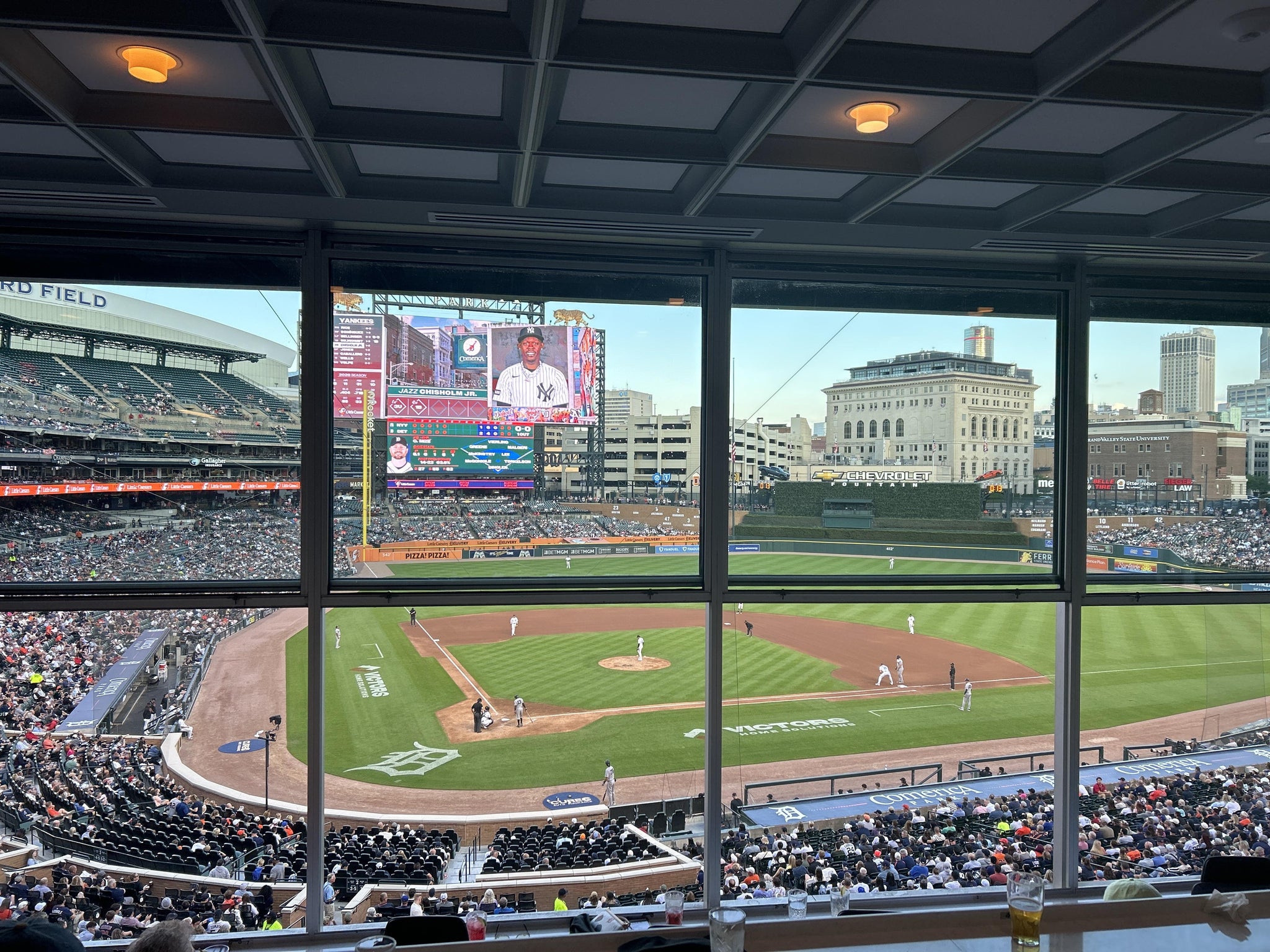 Vue réelle des fans prise de la Press Club au site Comerica Park par Mary A
