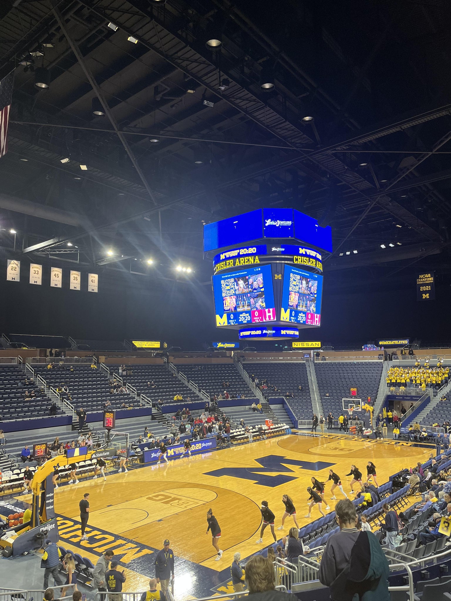 Vue réelle des fans prise de la Section 110 au site Crisler Center par Audrey E