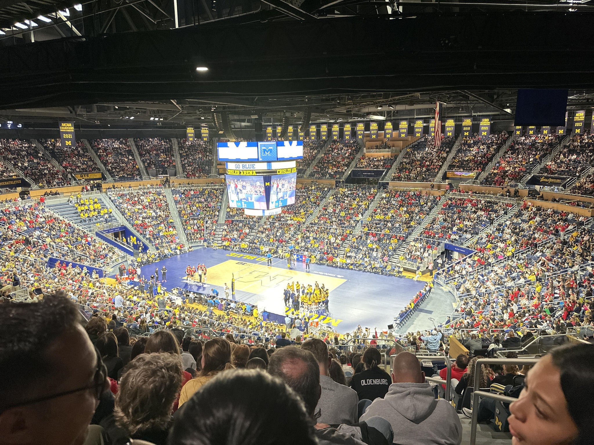 Vue réelle des fans prise de la Section 220 au site Crisler Center par Robert D