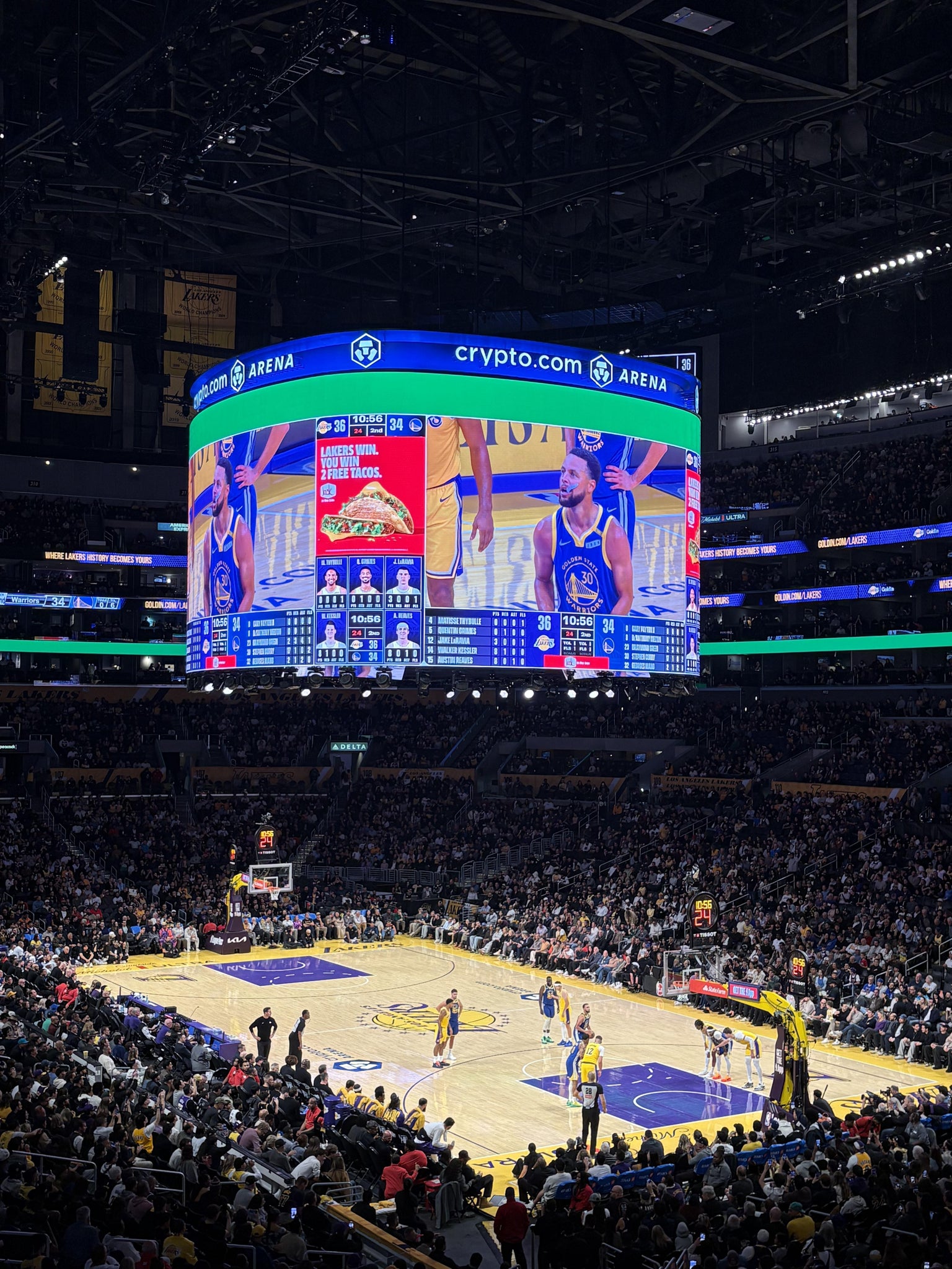 Vue réelle des fans prise de la Section 219 au site Crypto.com Arena par Rossi A