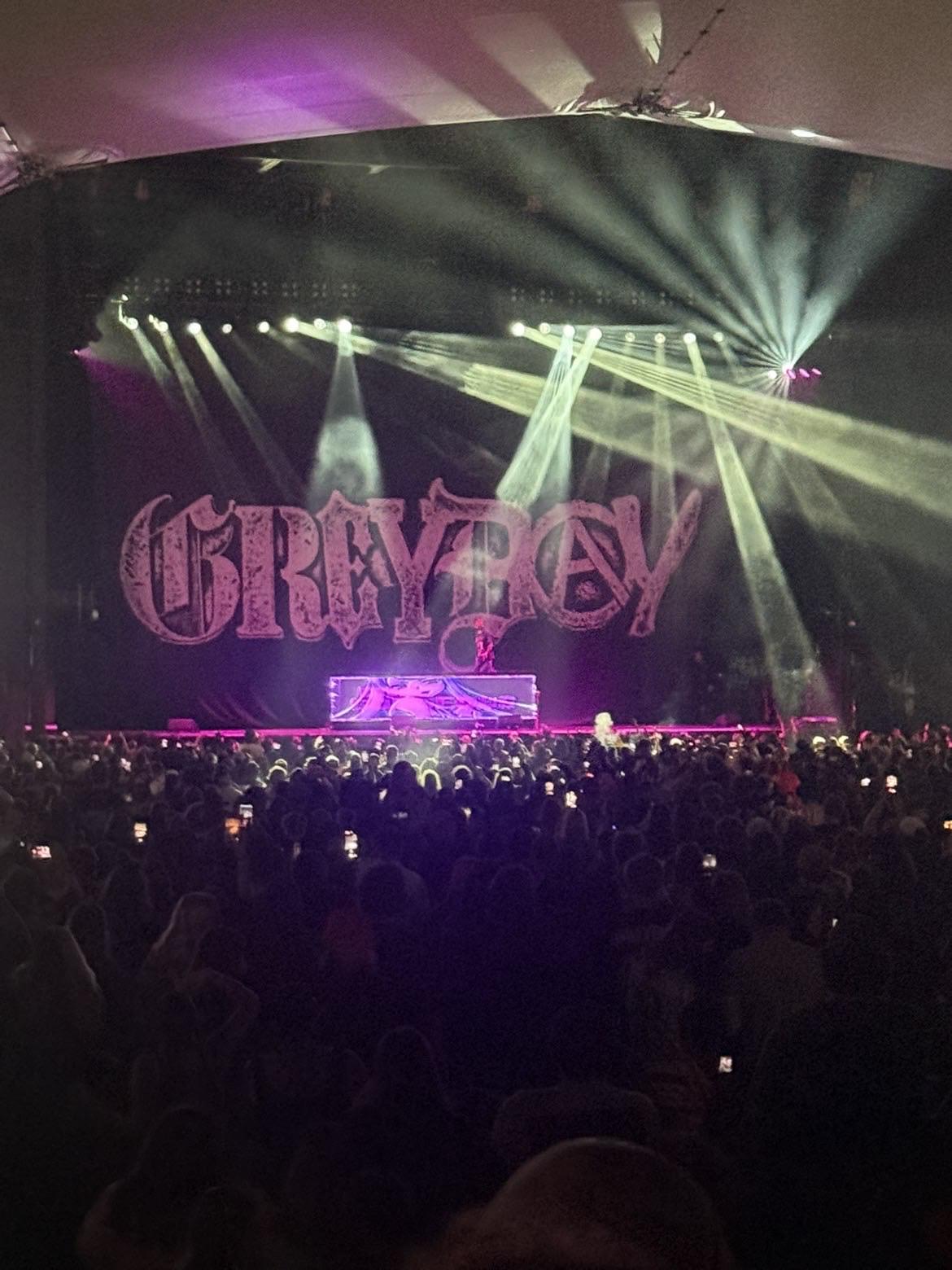 Vue réelle des fans prise de la GA Lawn au site Darien Lake Amphitheater par Gabriella P