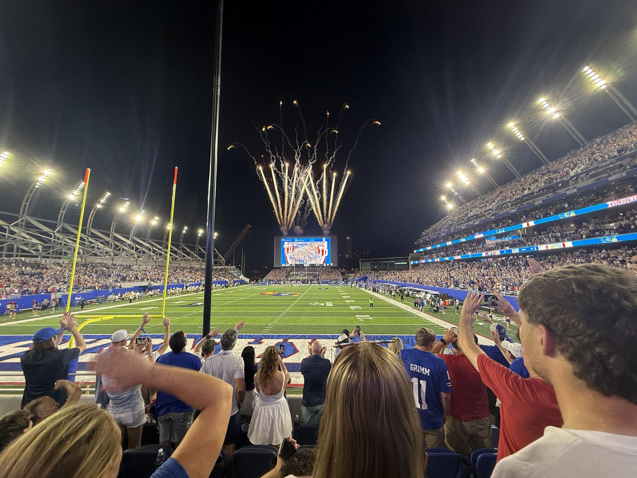Vue réelle des fans prise de la Section 115 au site David Booth Kansas Memorial Stadium par Gabriel L