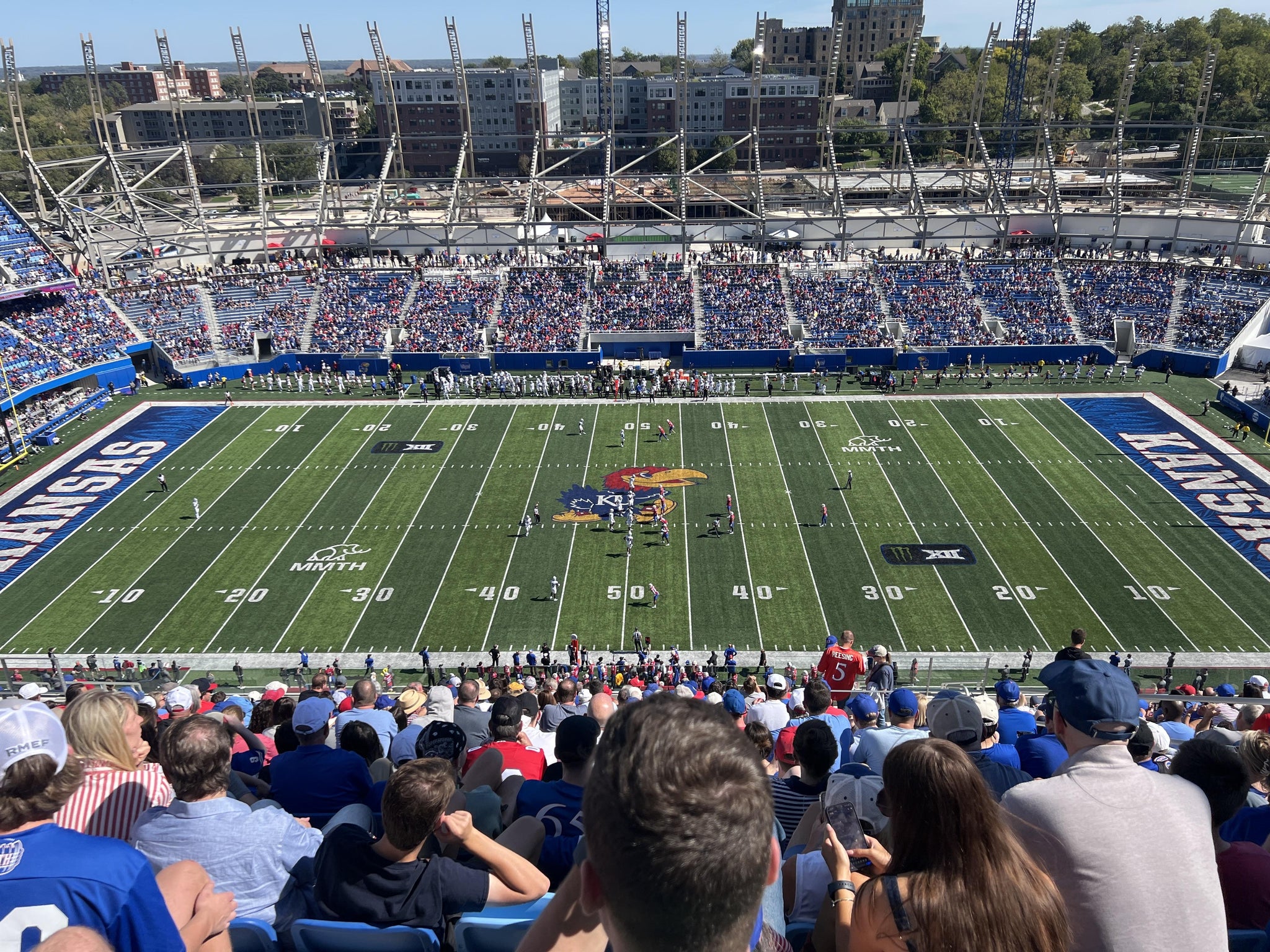 Vue réelle des fans prise de la Section 406 au site David Booth Kansas Memorial Stadium par Chris G
