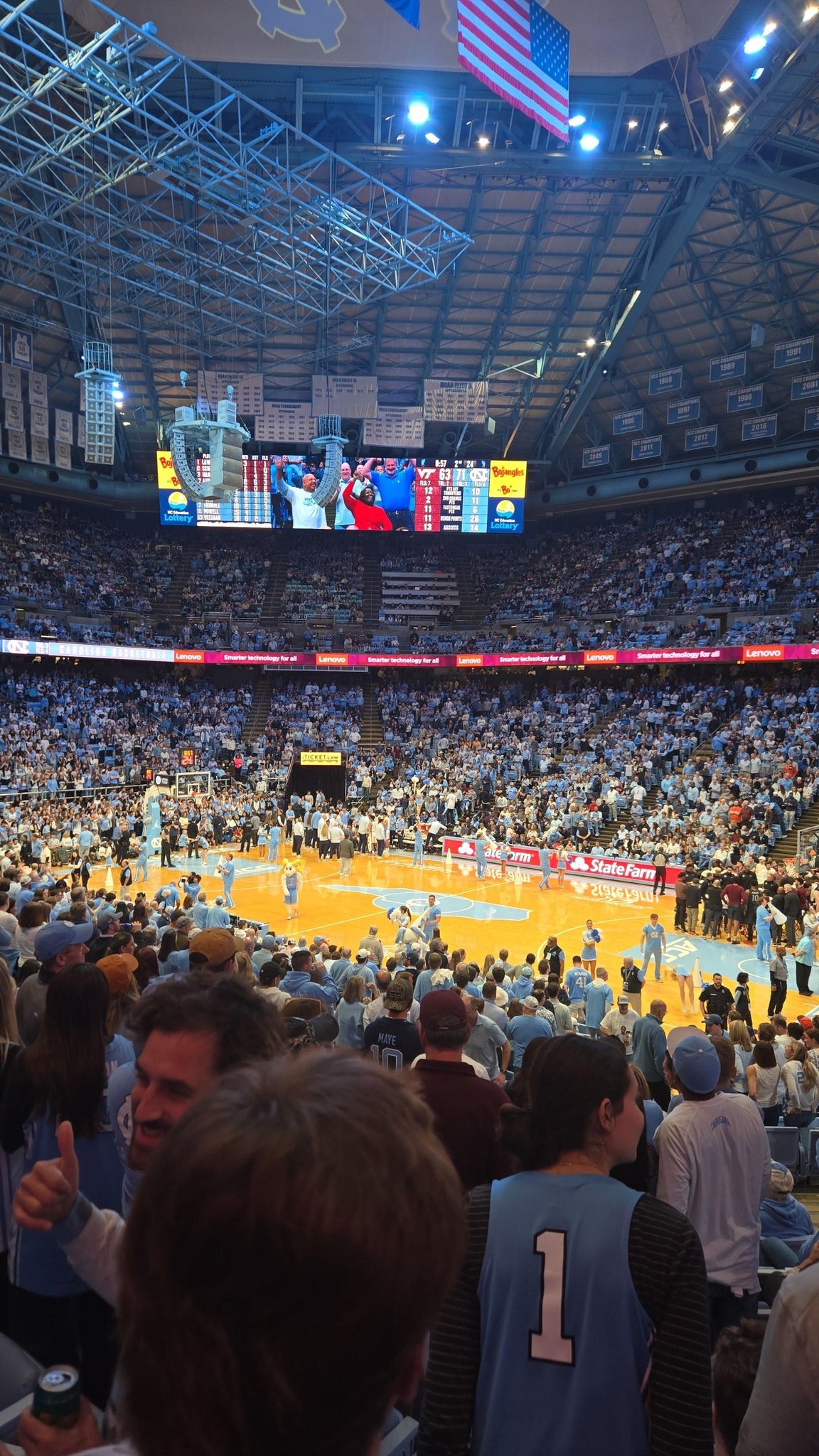 Vue réelle des fans prise de la Section 129 au site Dean Smith Center par Will S
