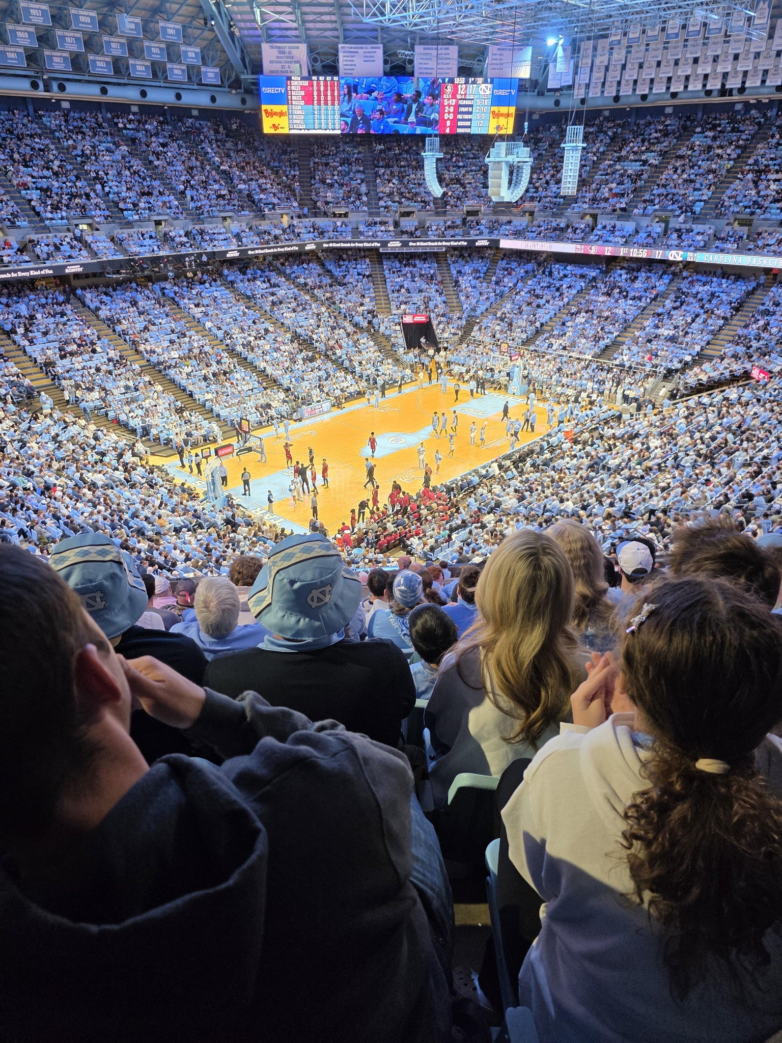 Vue réelle des fans prise de la Section 204 au site Dean Smith Center par Enrique  M