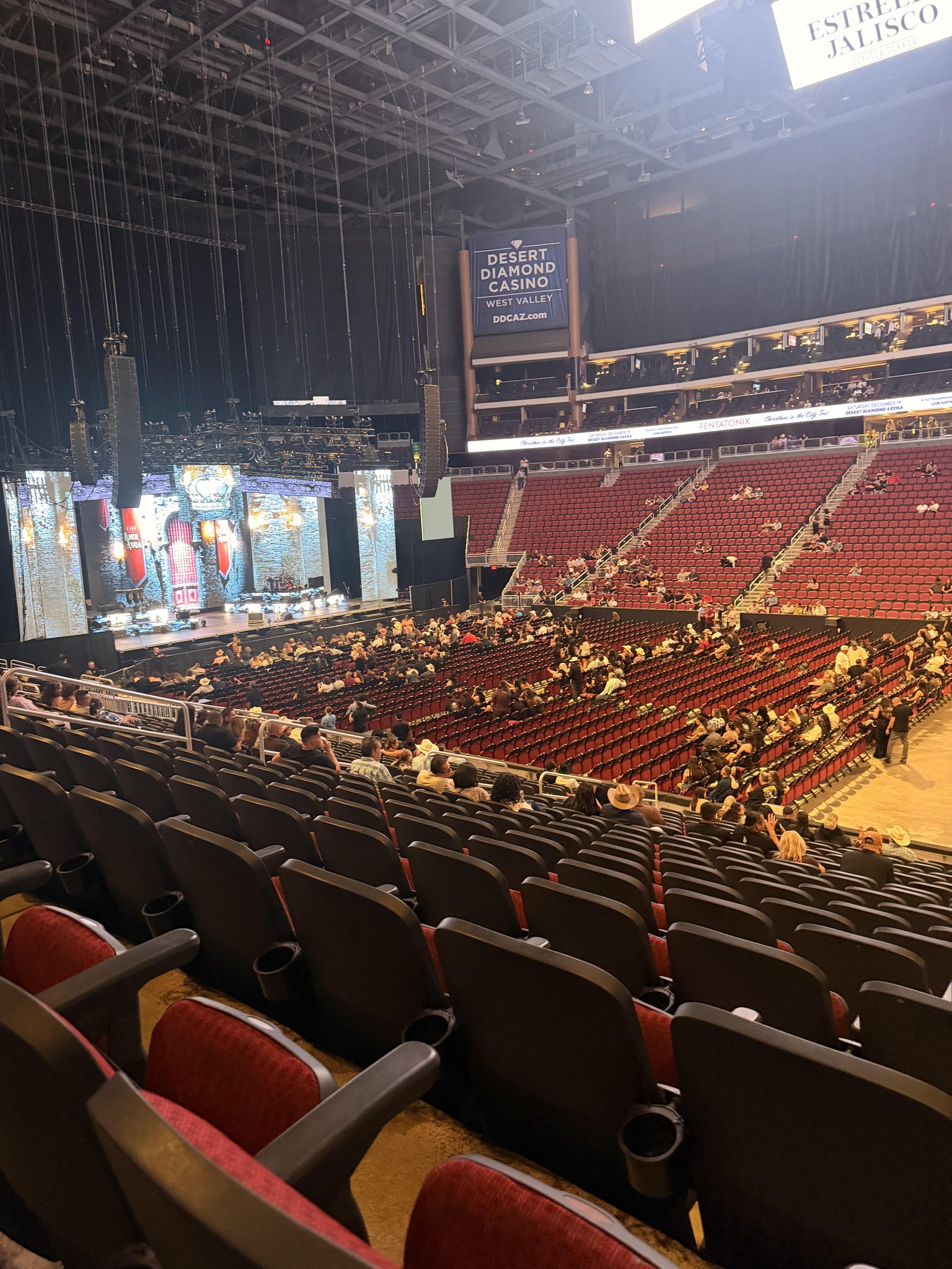 Vue réelle des fans prise de la Section 122 au site Desert Diamond Arena par Elizabeth D