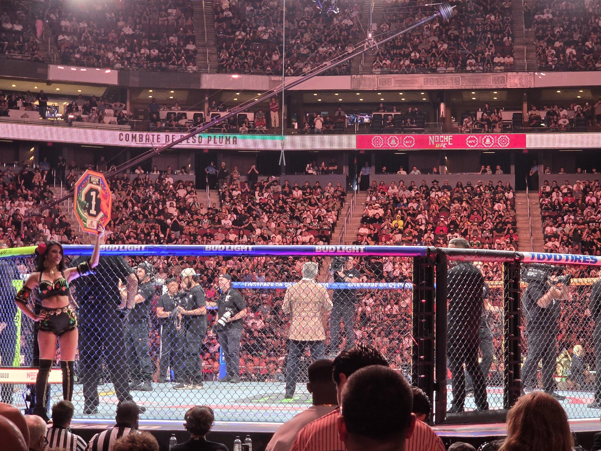 Vue réelle des fans prise de la Floor F au site Desert Diamond Arena par Leo P