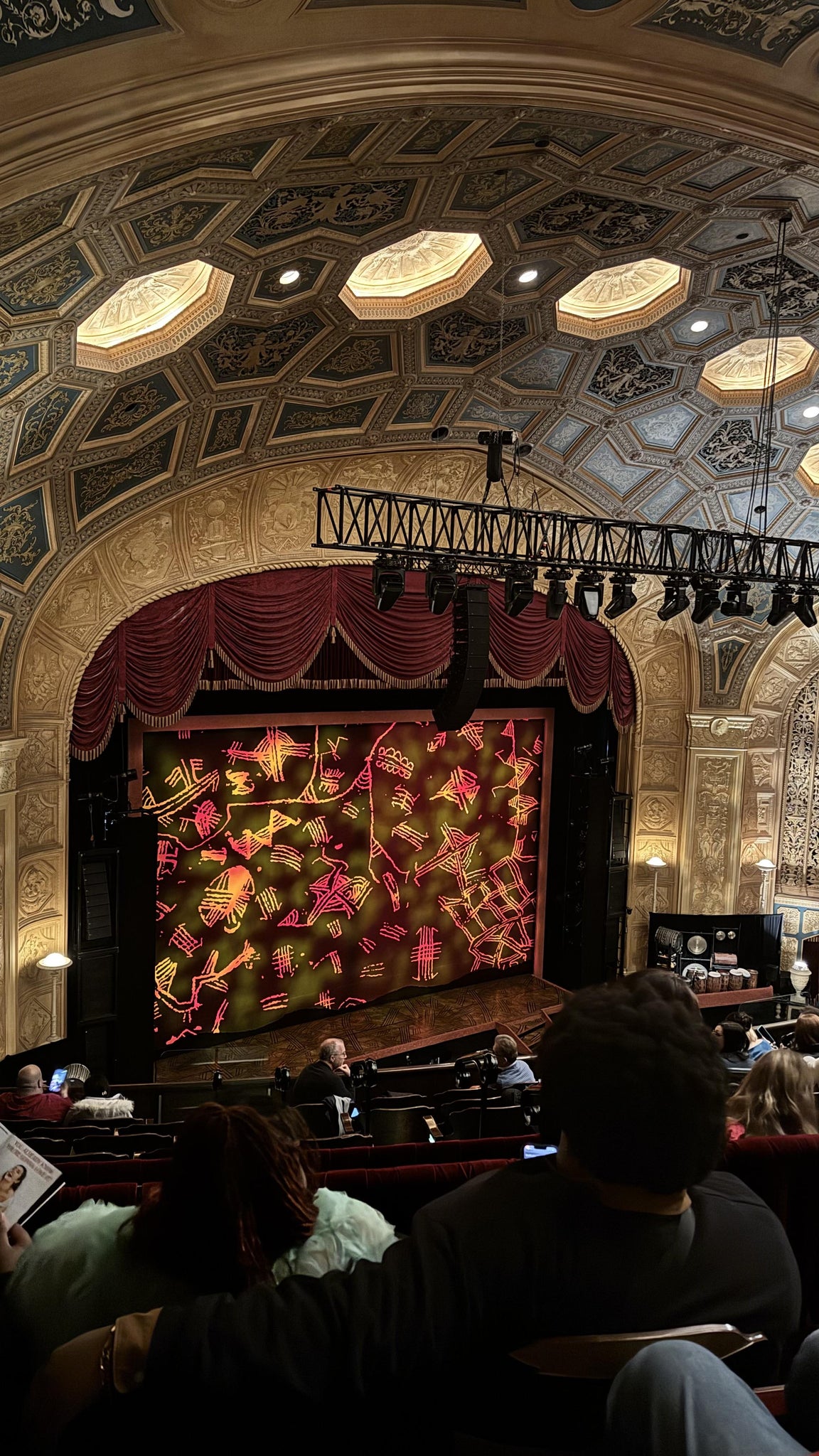 Vue réelle des fans prise de la Mezzanine 5 au site Detroit Opera House par Kimberlee Q