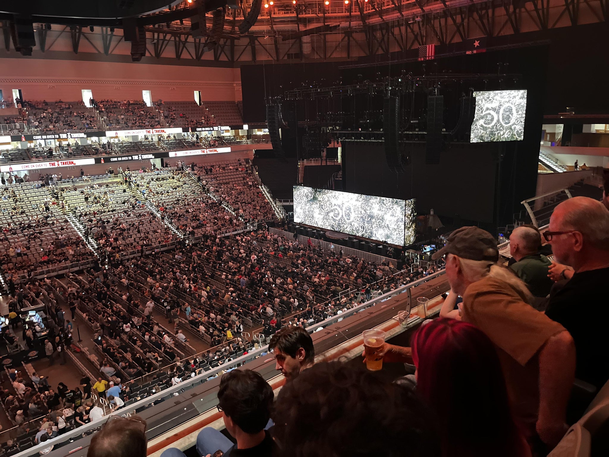 Vue réelle des fans prise de la Section 208 au site Dickies Arena par Michael G