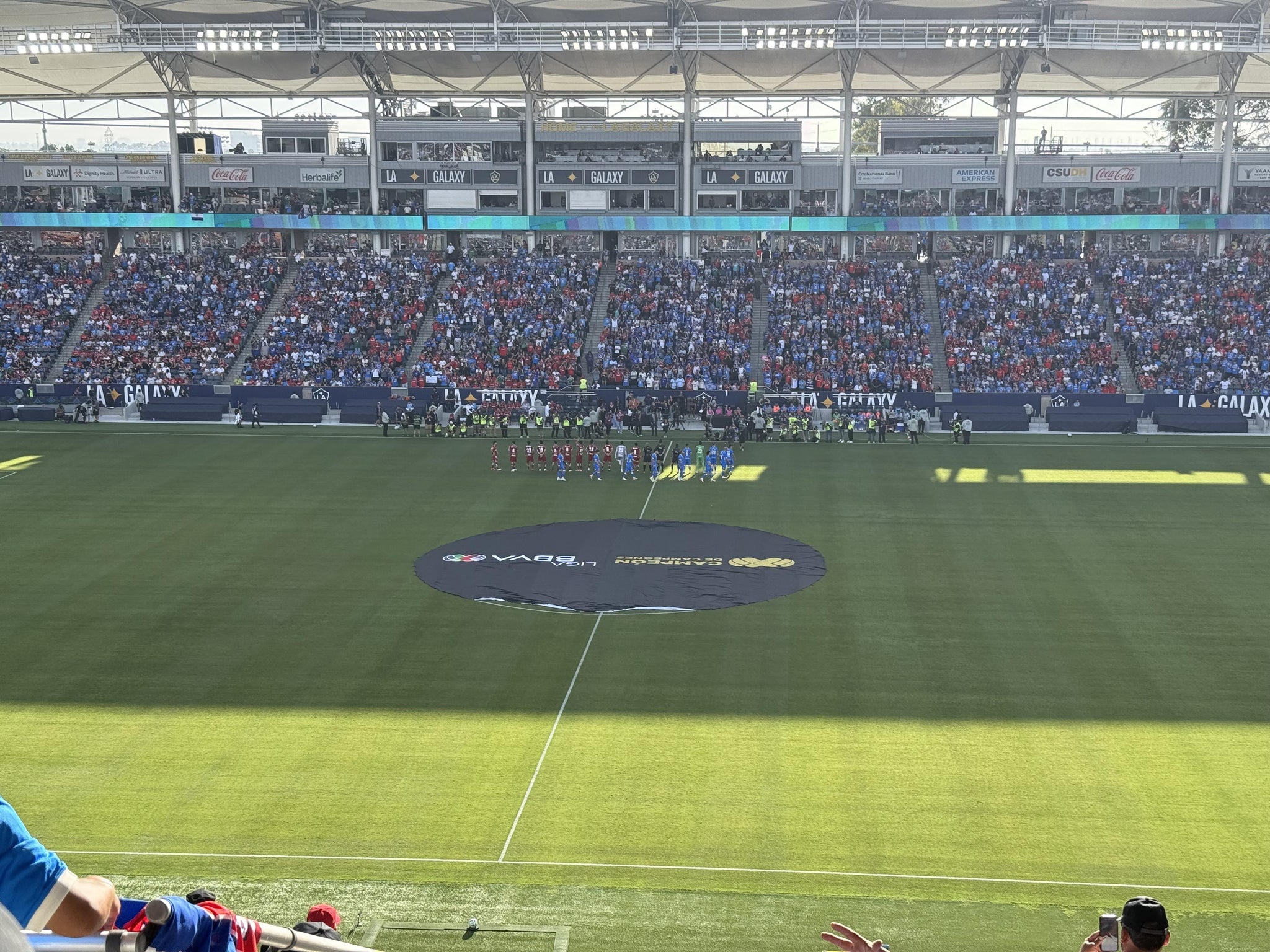 Vue réelle des fans prise de la Section 231 au site Dignity Health Sports Park par Anonymous User