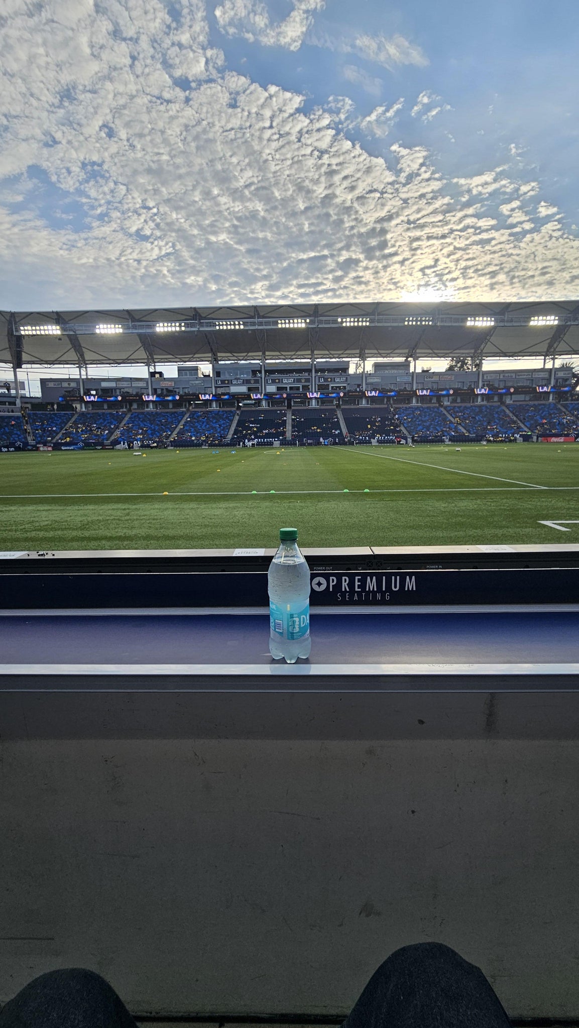Vue réelle des fans prise de la Field East au site Dignity Health Sports Park par Anonymous User
