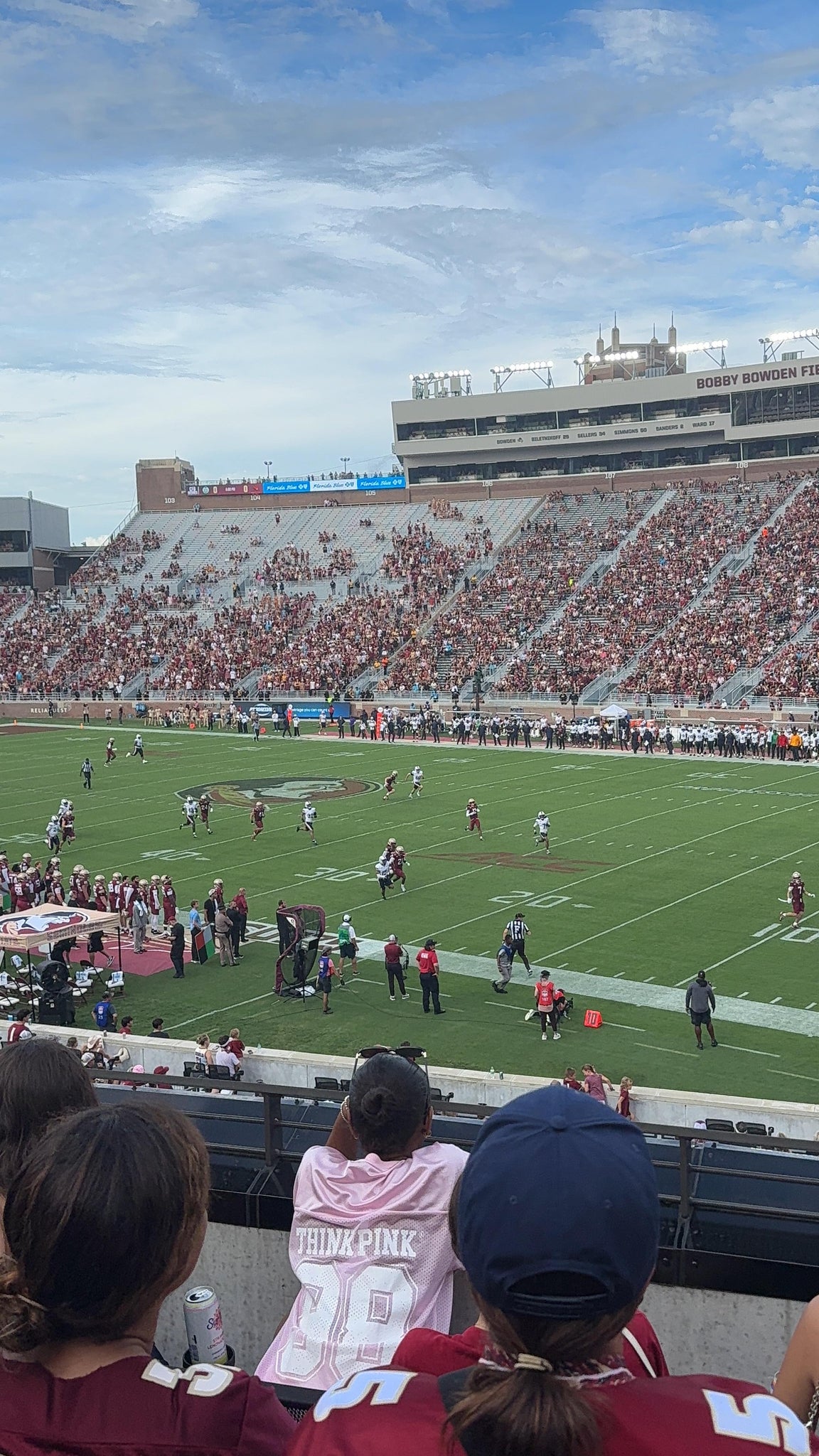 Vue réelle des fans prise de la Section 129 au site Doak Campbell Stadium par Jennifer C