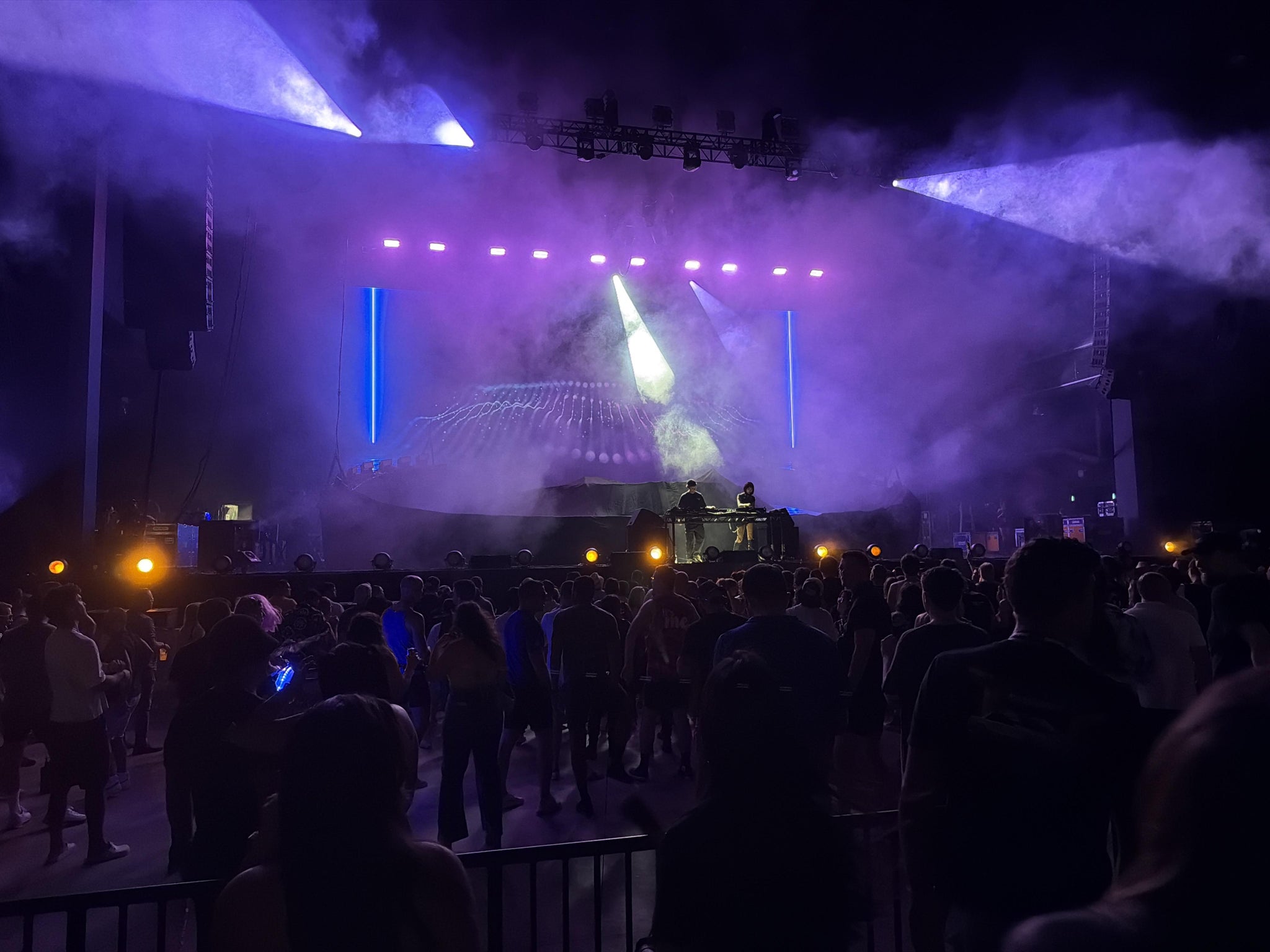 Vue réelle des fans prise de la Lower 101 au site Dos Equis Pavilion par Delroy P