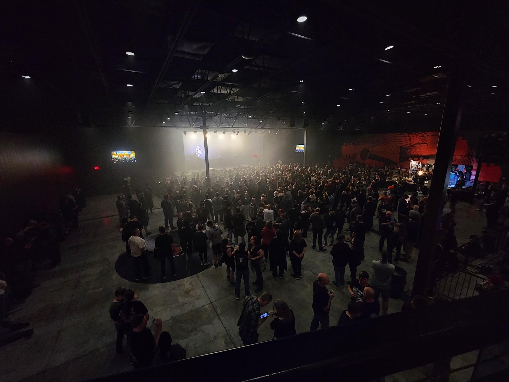 Vue réelle des fans prise de la Lower Mezzanine au site EPIC Event Center - Green Bay par Mitchell E