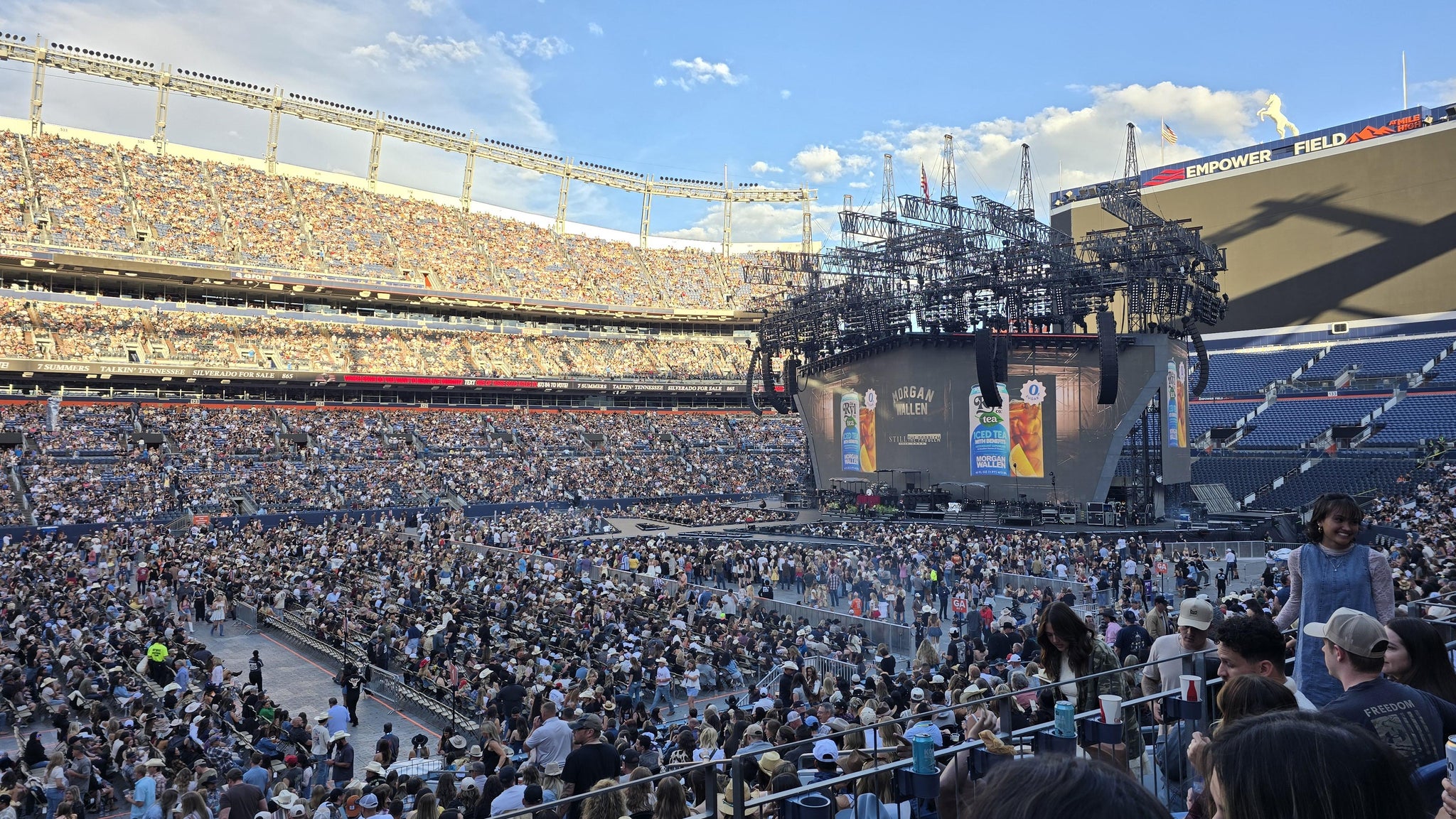 Vue réelle des fans prise de la Section 107 au site Empower Field at Mile High par Kevin S