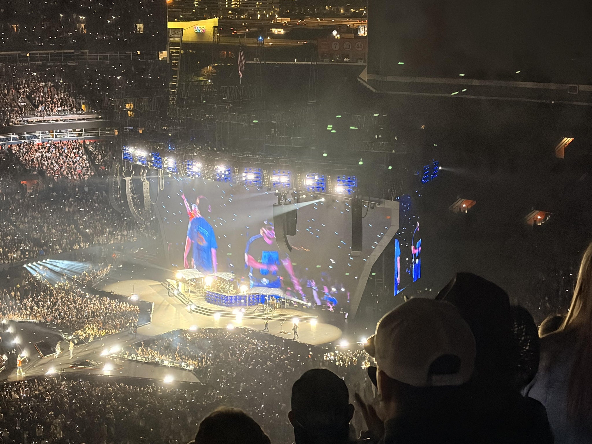 Vue réelle des fans prise de la Section 512 au site Empower Field at Mile High par Abigail F