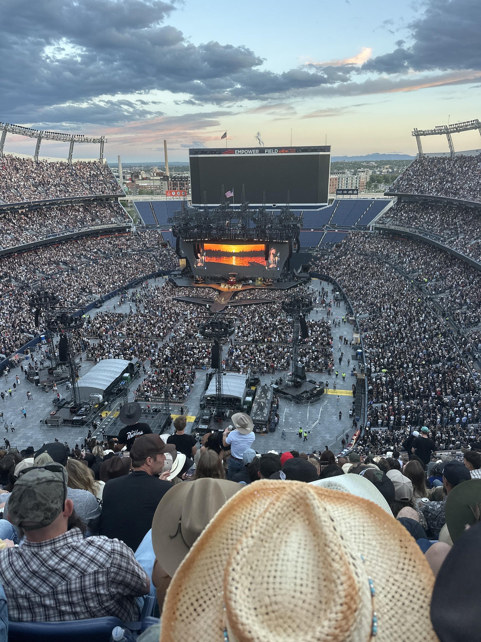 Vue réelle des fans prise de la Section 519 au site Empower Field at Mile High par Duane H