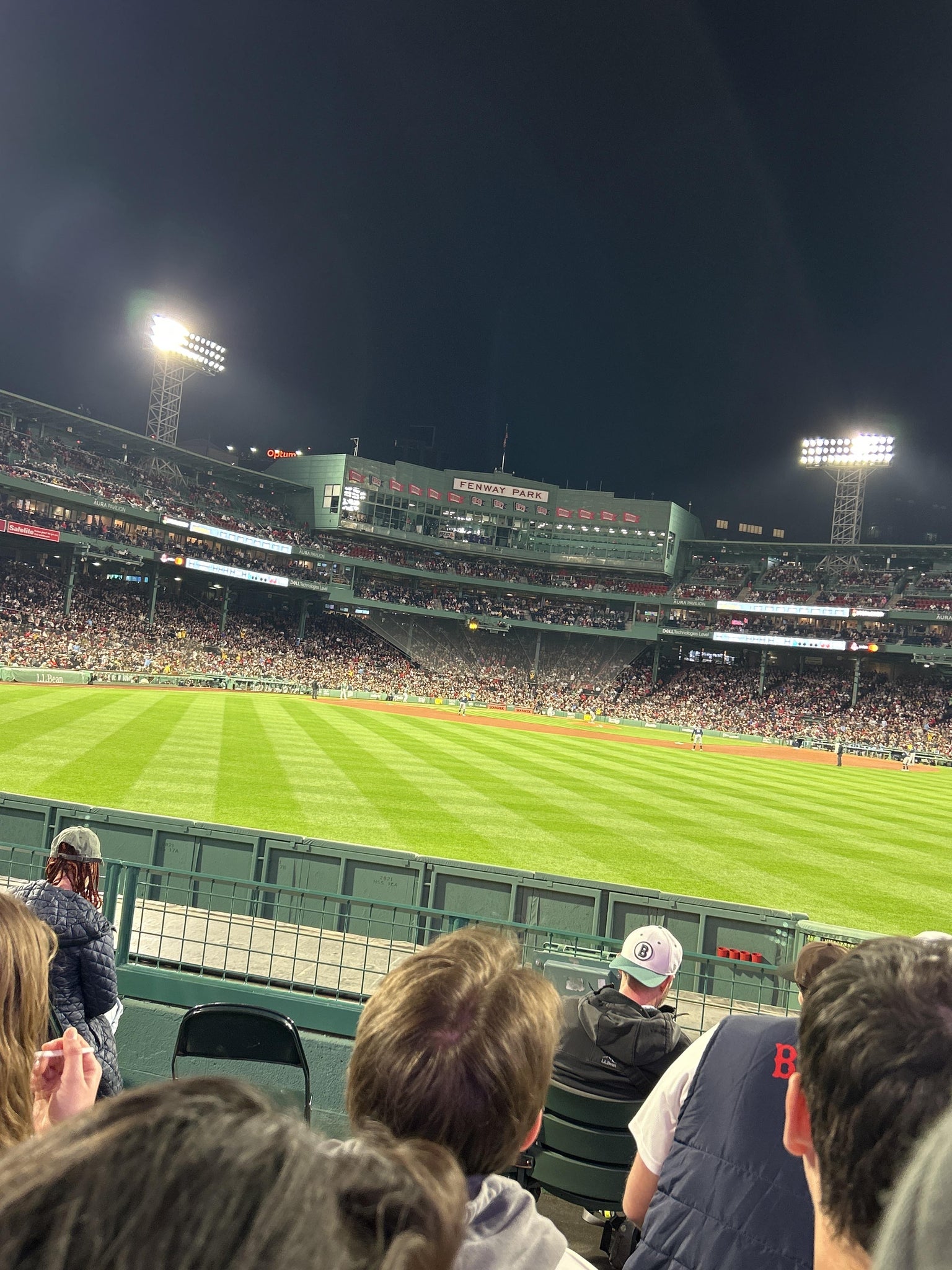 Vue réelle des fans prise de la Bleacher 40 au site Fenway Park par Stacy N