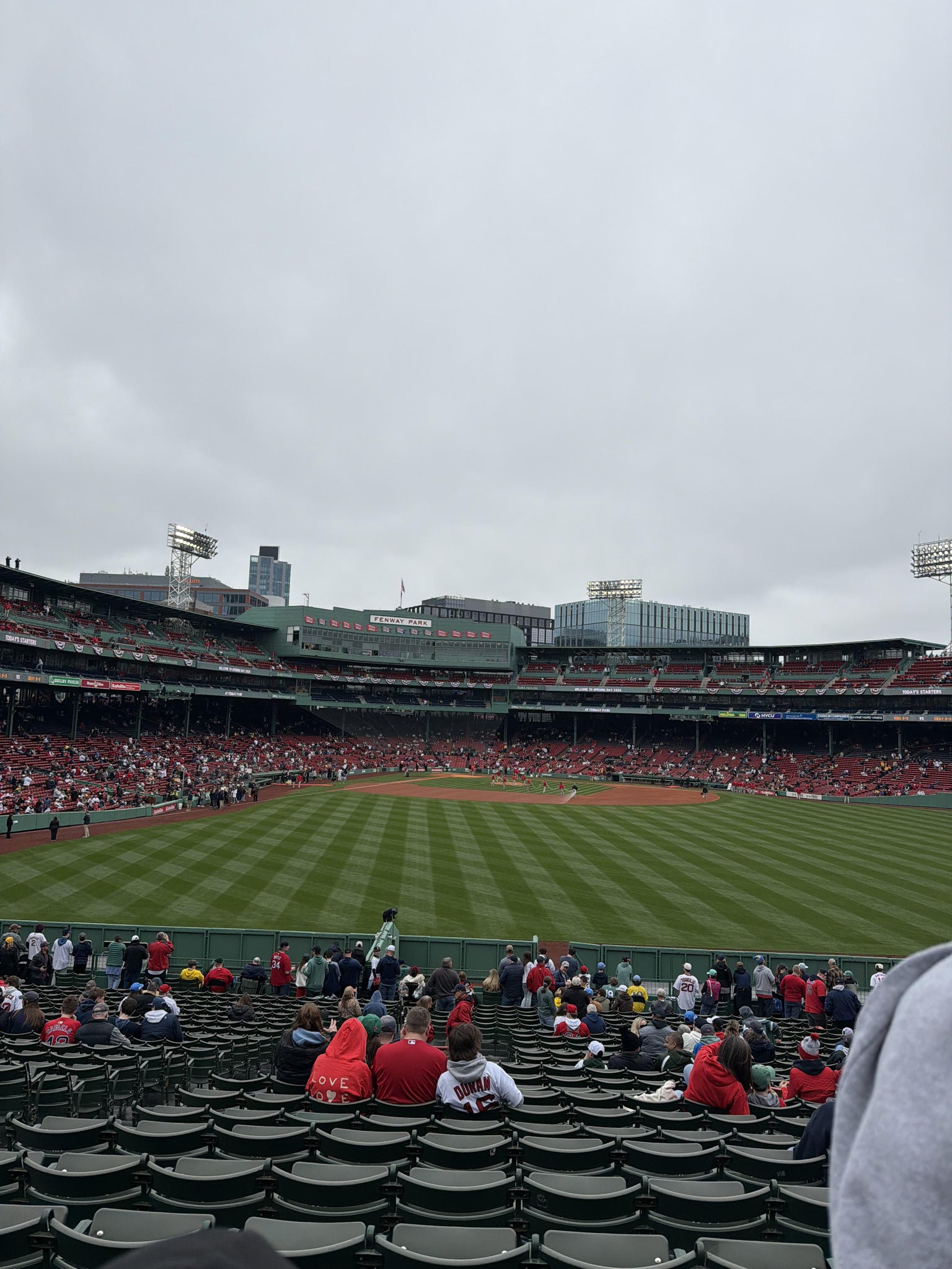 Vue réelle des fans prise de la Bleacher 41 au site Fenway Park par Nicholas L