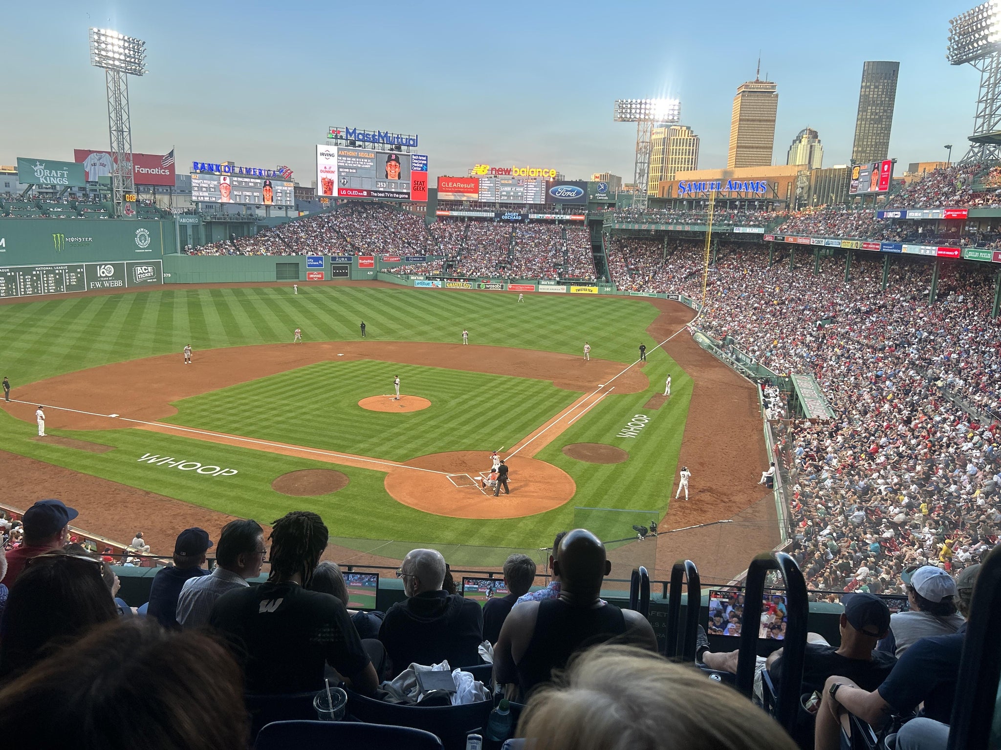 Vue réelle des fans prise de la Dell Technologies Club 6 au site Fenway Park par Avery P