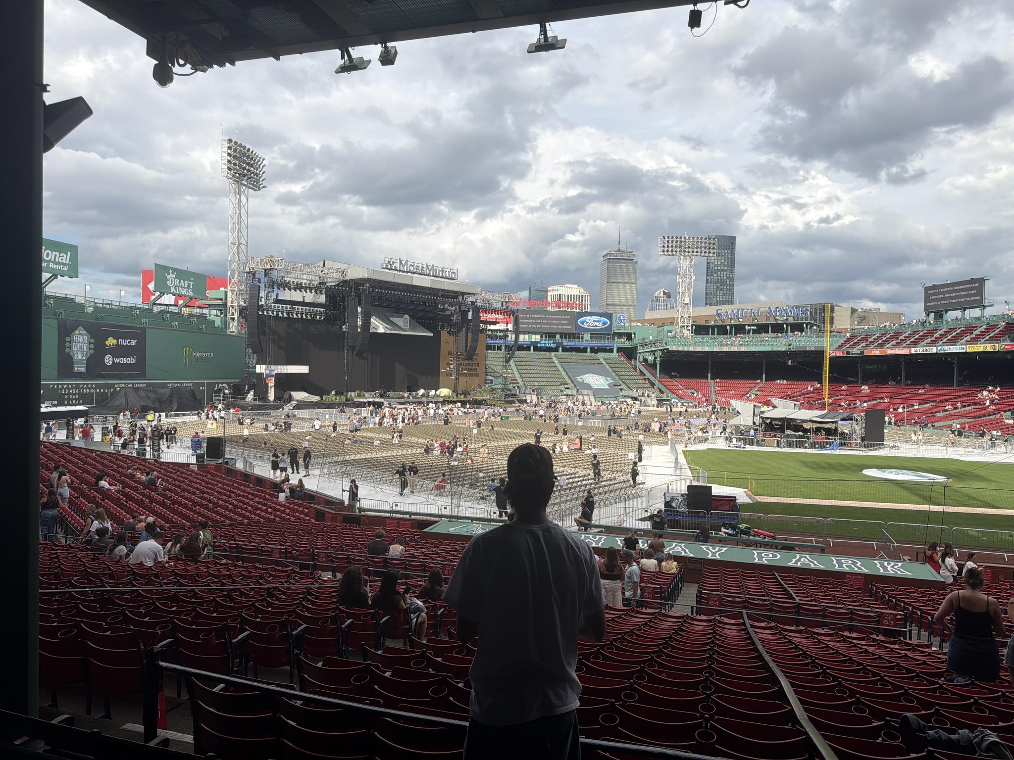 Vue réelle des fans prise de la Grandstand 26 au site Fenway Park par David O