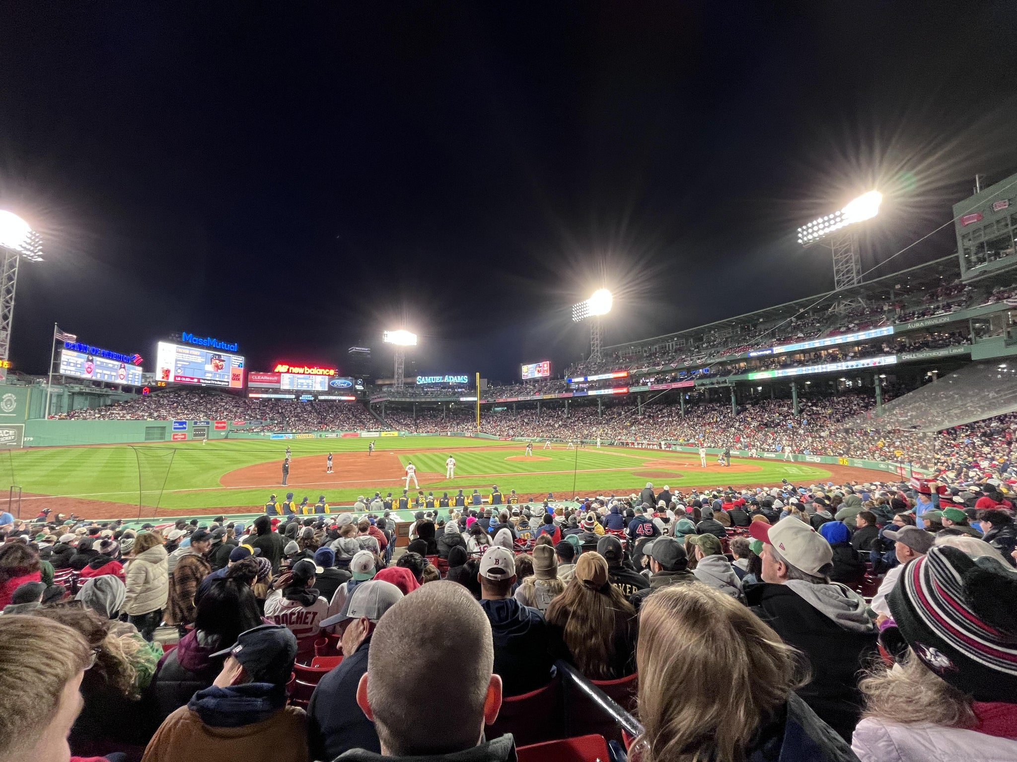 Vue réelle des fans prise de la Loge Box 150 au site Fenway Park par Jerry F