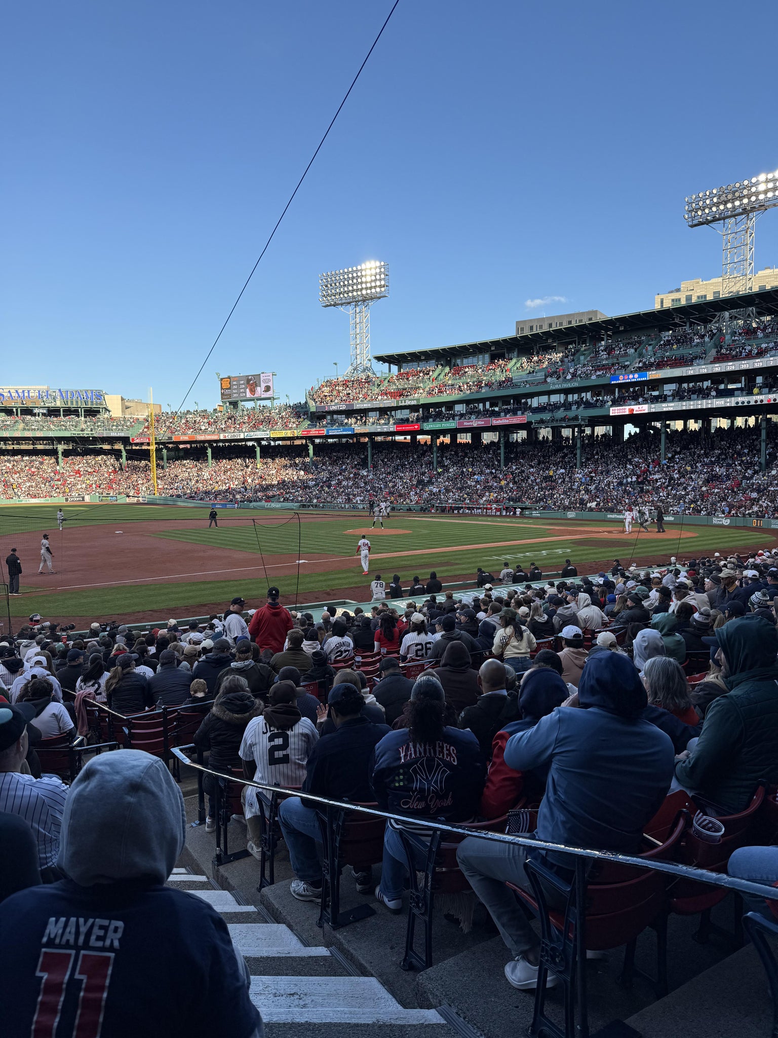 Vue réelle des fans prise de la Loge Box 157 au site Fenway Park par Conor B