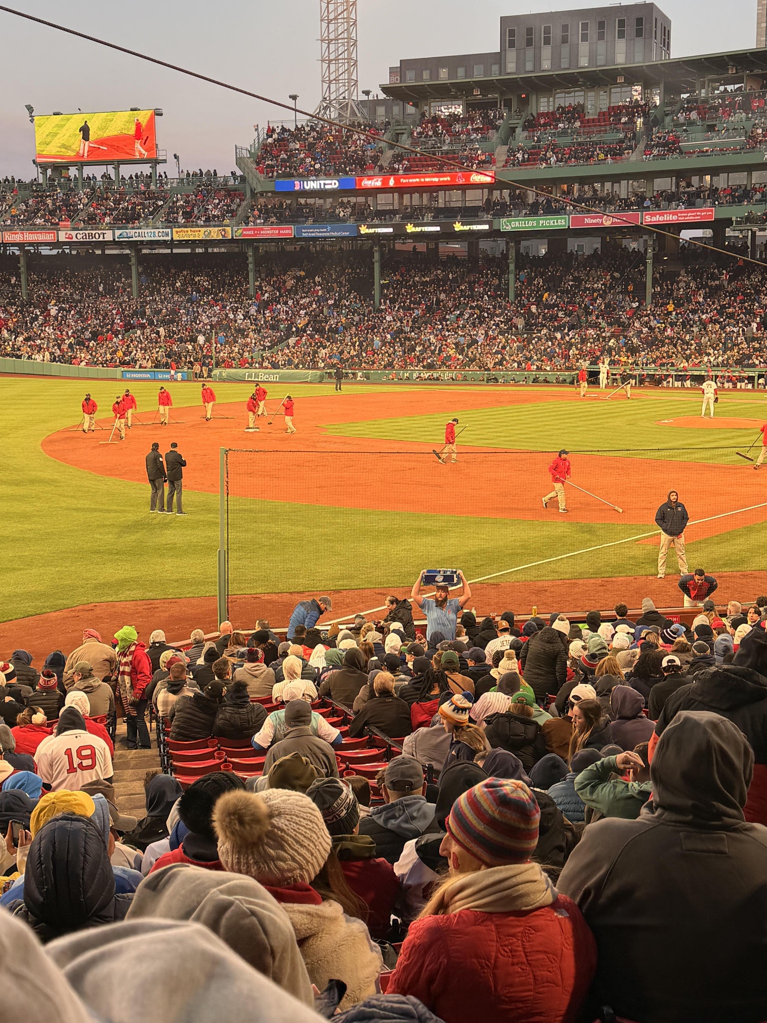 Vue réelle des fans prise de la Loge Box 161 au site Fenway Park par Dennis N