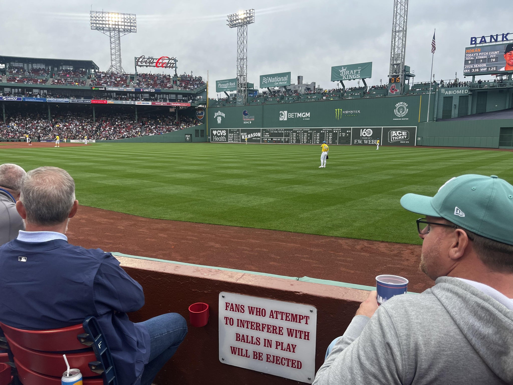 Vue réelle des fans prise de la Right Field Box 4 au site Fenway Park par James B