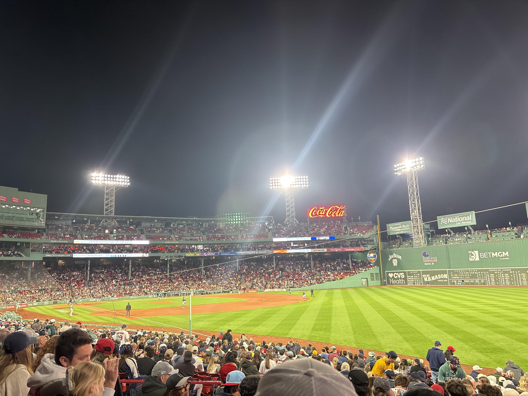 Vue réelle des fans prise de la Right Field Box 94 au site Fenway Park par Eaton L