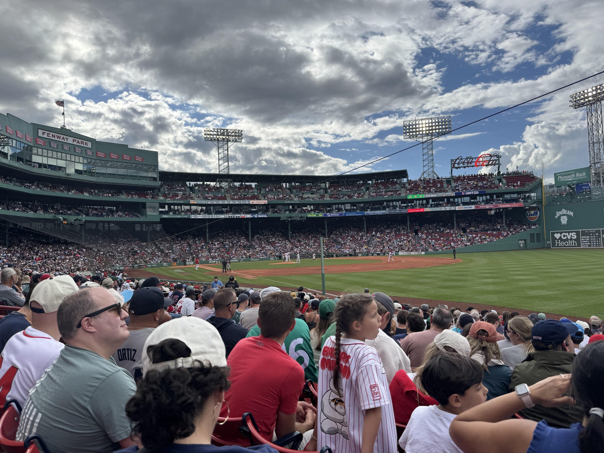 Vue réelle des fans prise de la Right Field Box 95 au site Fenway Park par William C