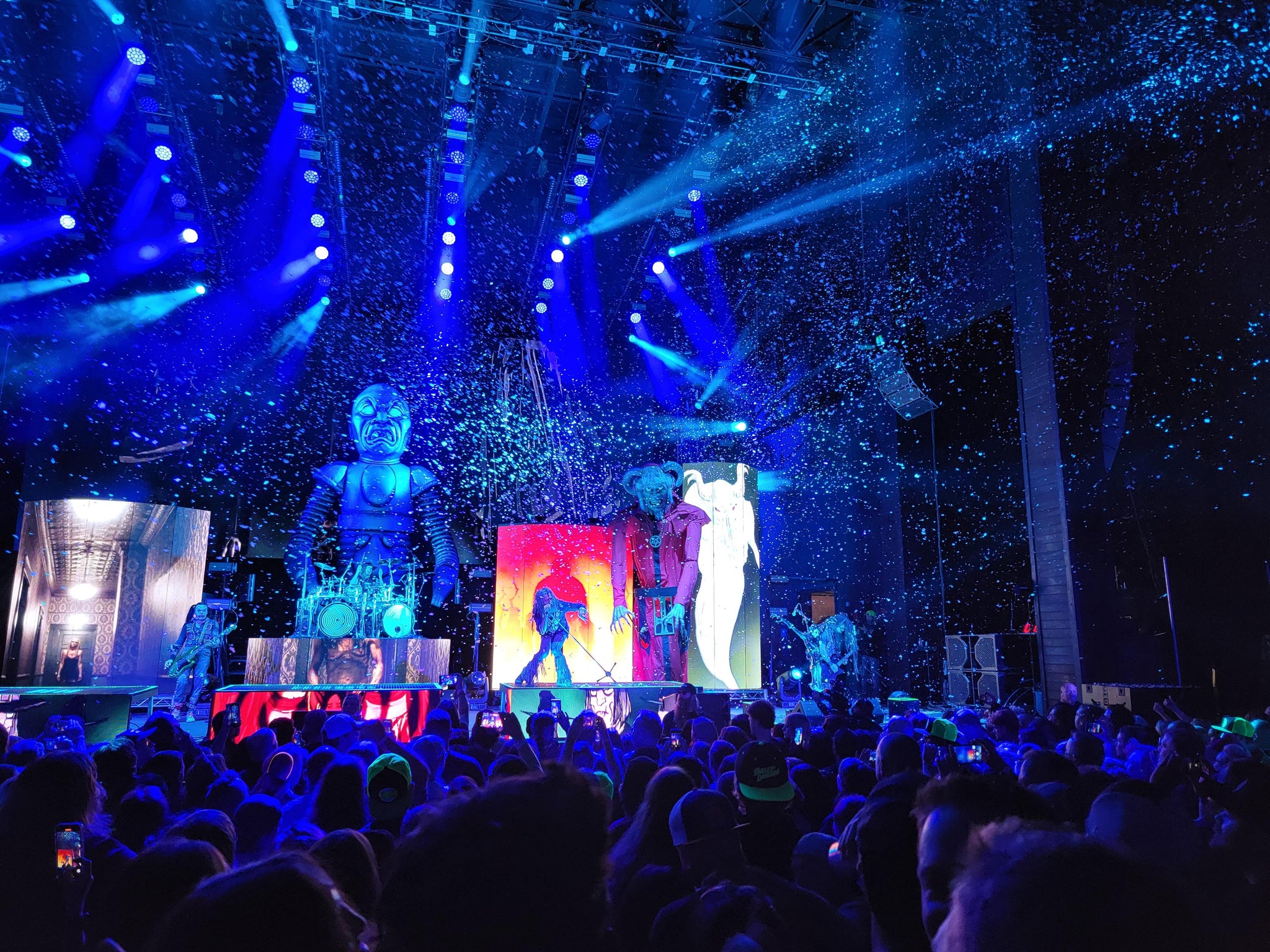 Real Fan View taken from Section GA PIT at Fiddler's Green Amphitheatre by Matt R