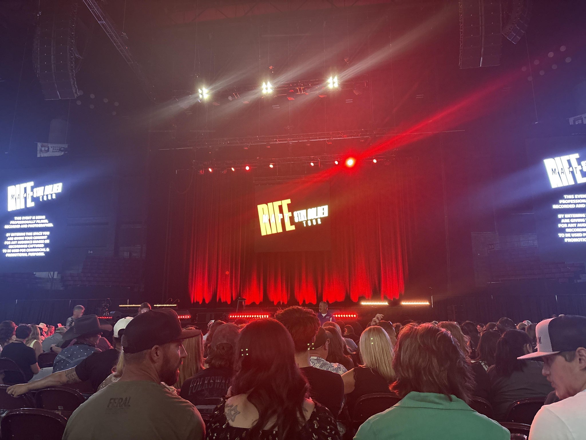 Vue réelle des fans prise de la Floor 1 au site First Interstate Arena par Presley S