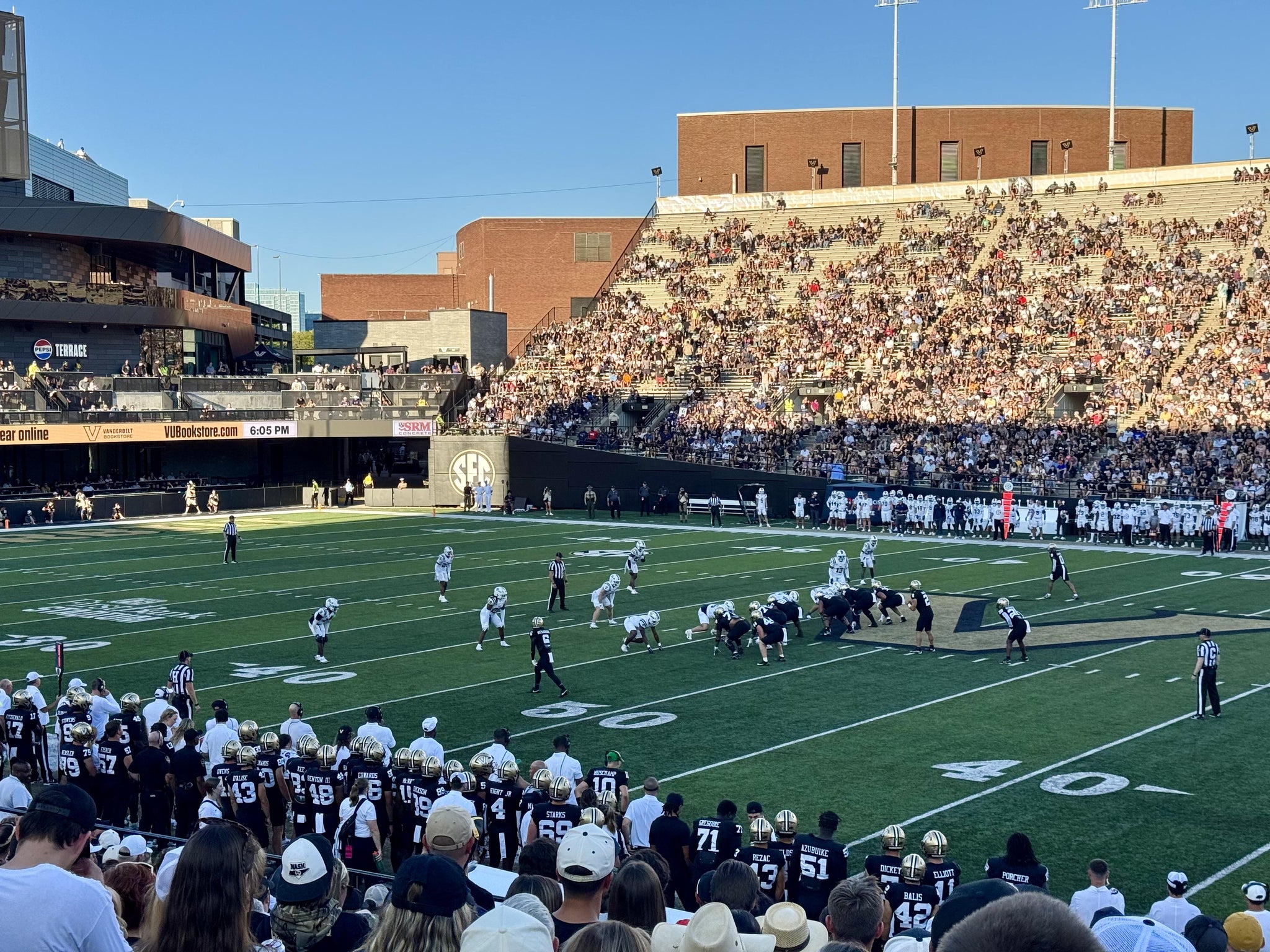 Vue réelle des fans prise de la Section F au site FirstBank Stadium par Aaron T