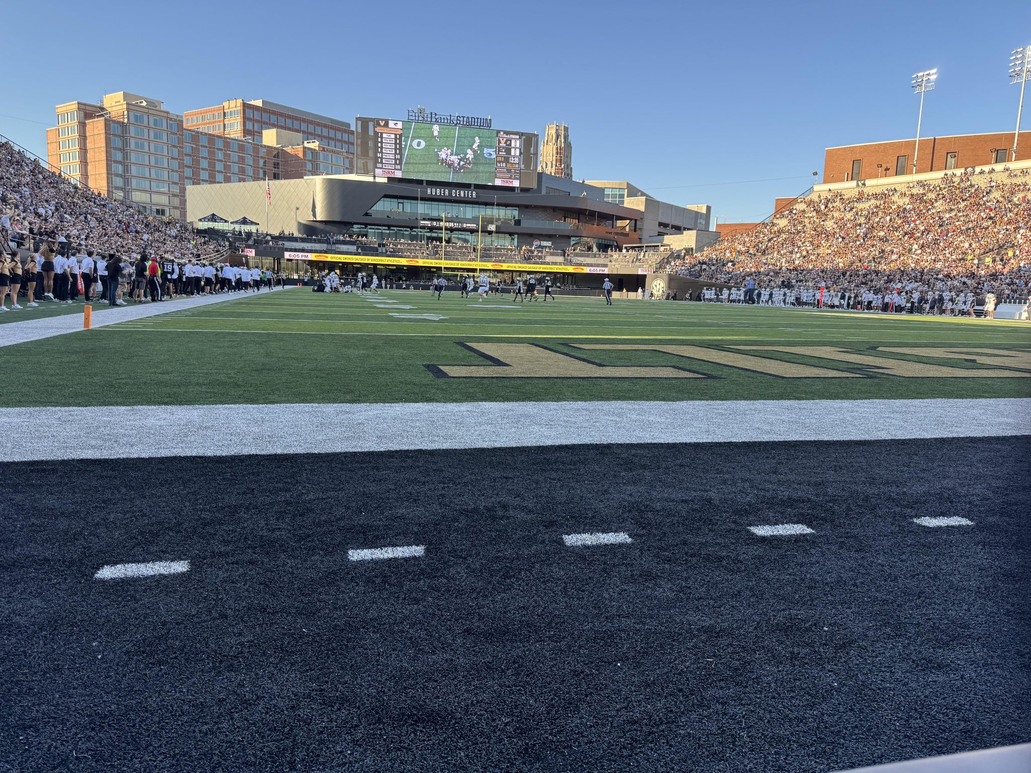 Vue réelle des fans prise de la Field Club au site FirstBank Stadium par Richard P