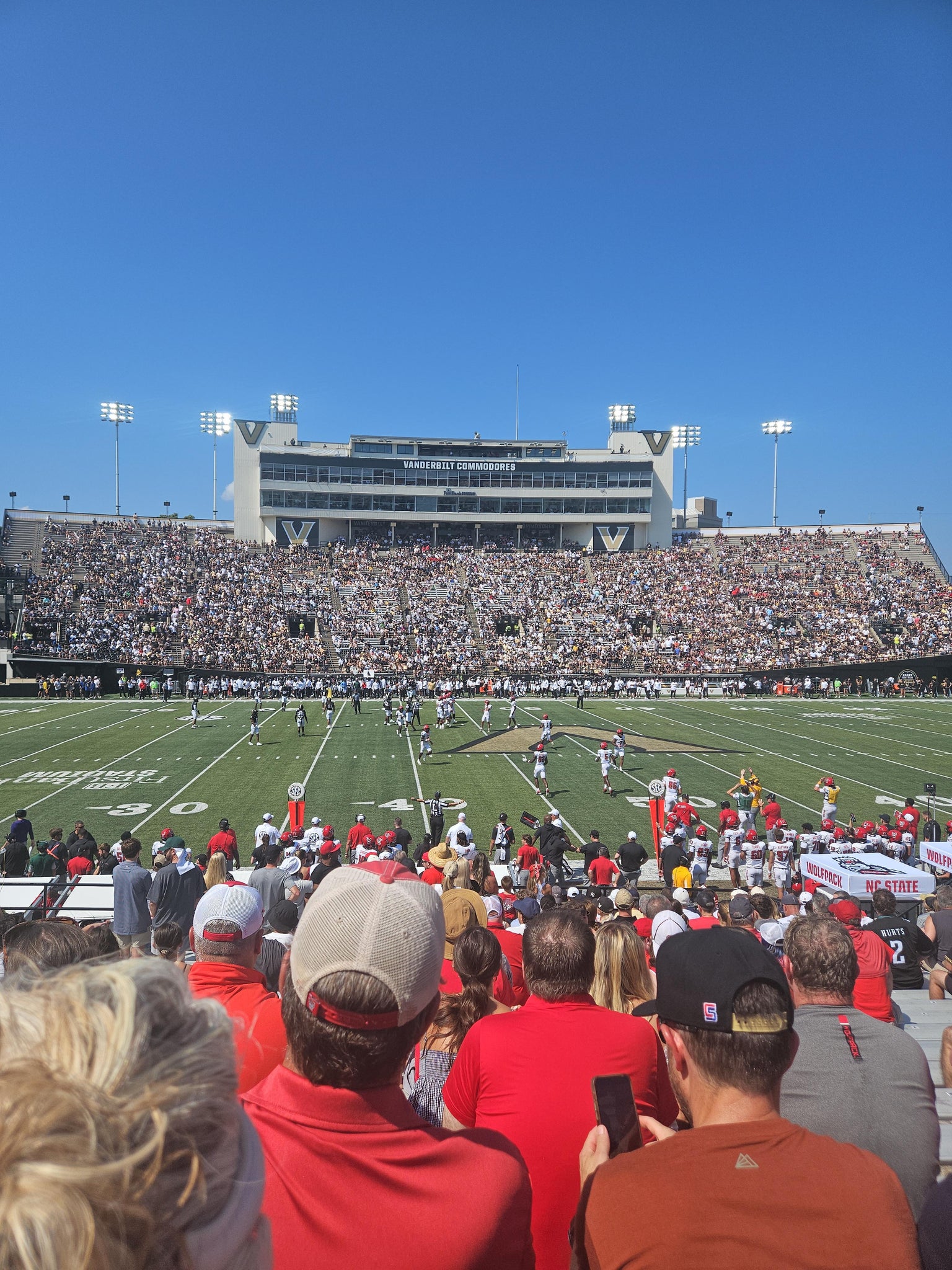 Vue réelle des fans prise de la Section R au site FirstBank Stadium par Gary  S