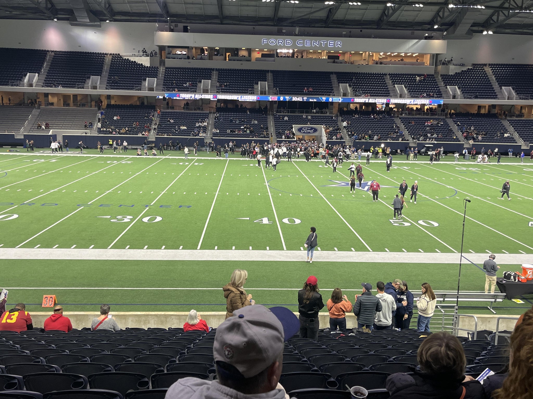 Vue réelle des fans prise de la Section 107 au site Ford Center par Quint B