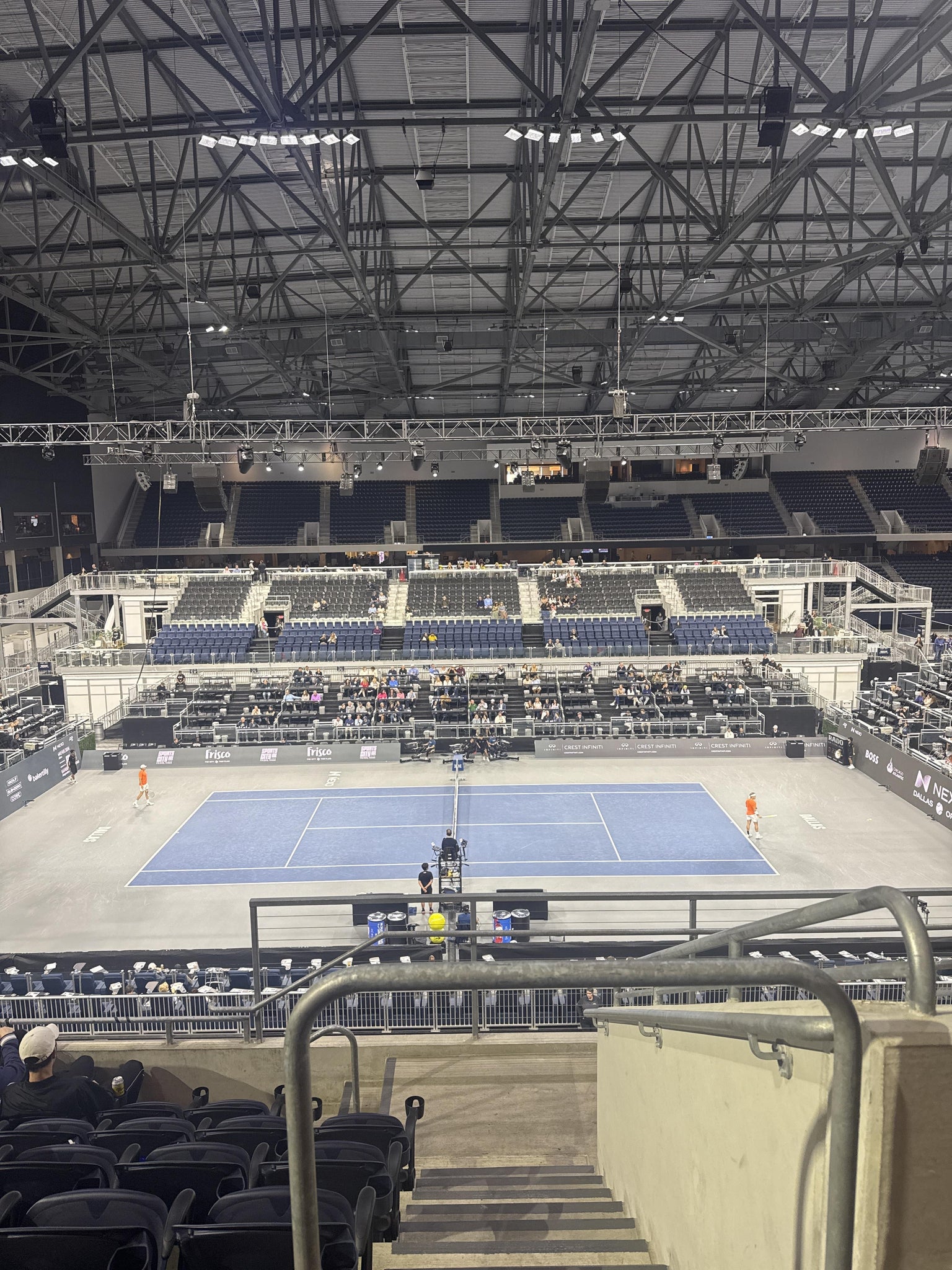 Vue réelle des fans prise de la Section 228 au site Ford Center par Amanda D