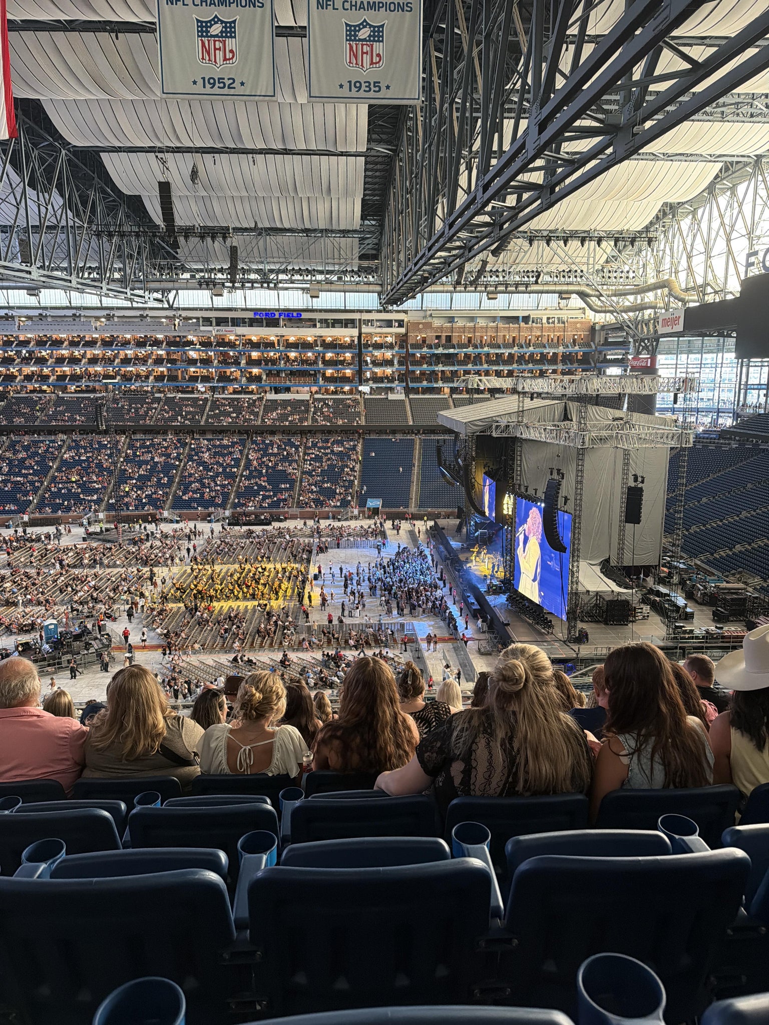 Vue réelle des fans prise de la Section 332 au site Ford Field par Abby T