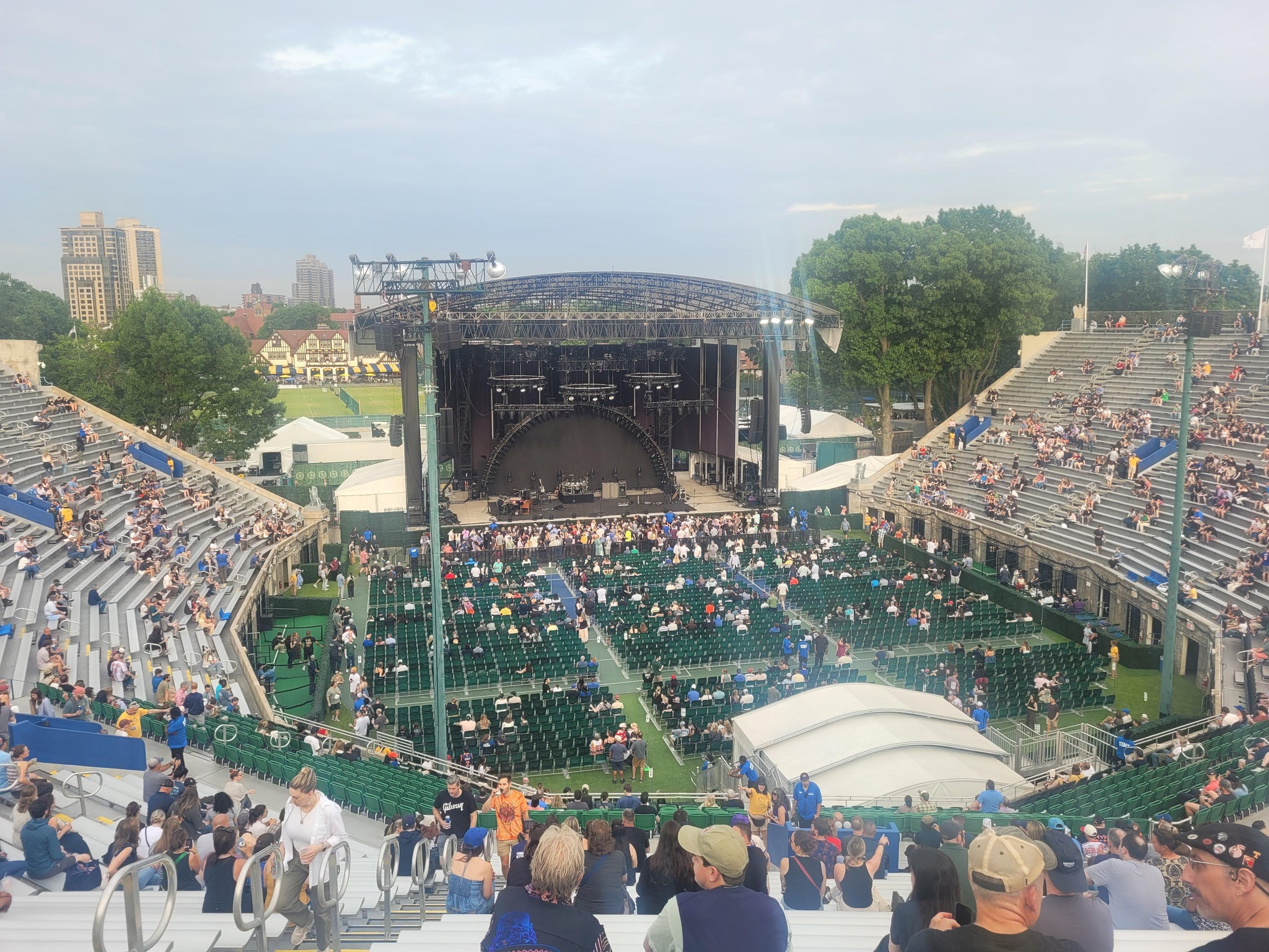 Vue réelle des fans prise de la Section 602 au site Forest Hills Stadium par Tracy T
