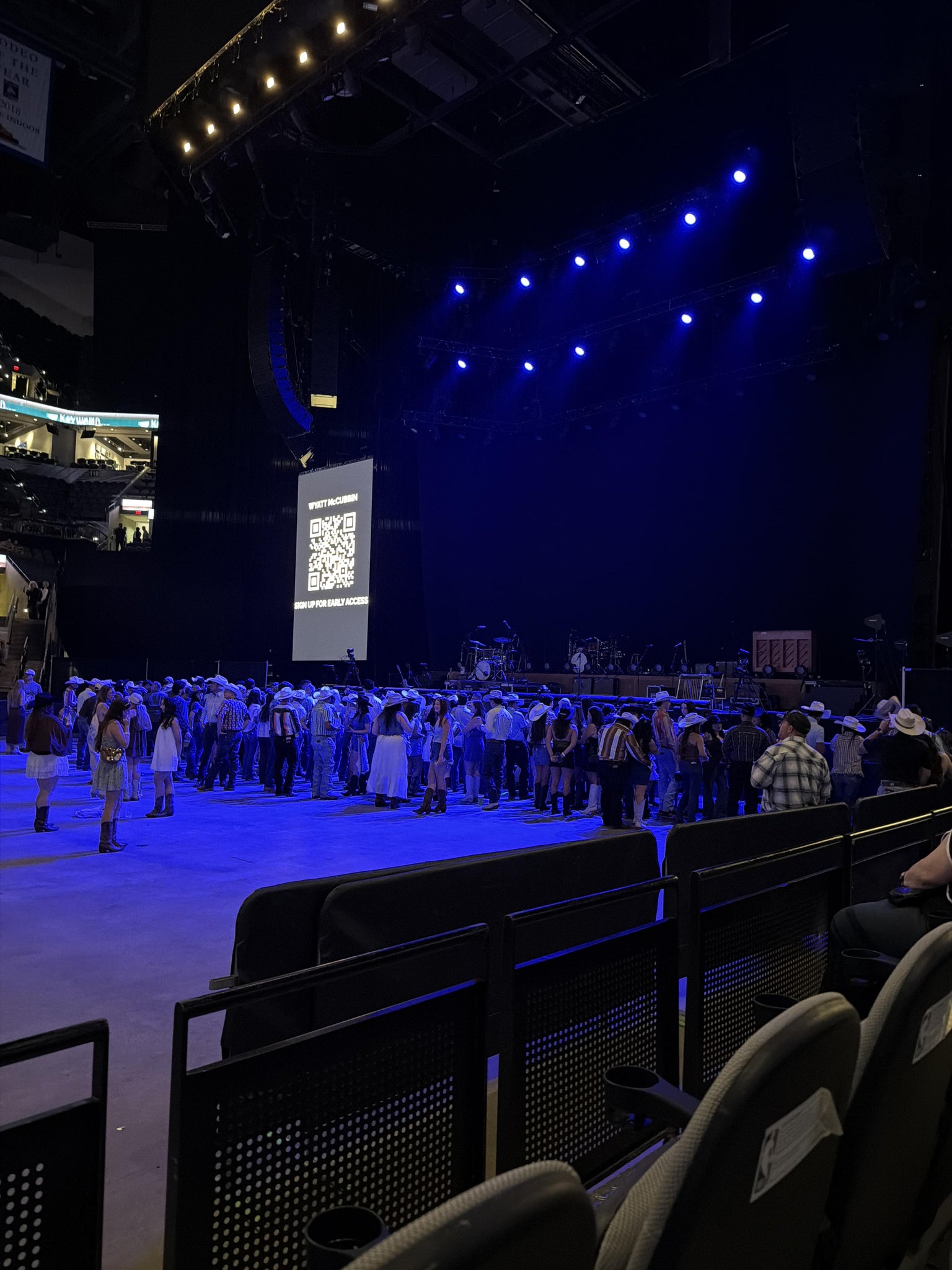 Vue réelle des fans prise de la Section 20 au site Frost Bank Center par Aryanna S