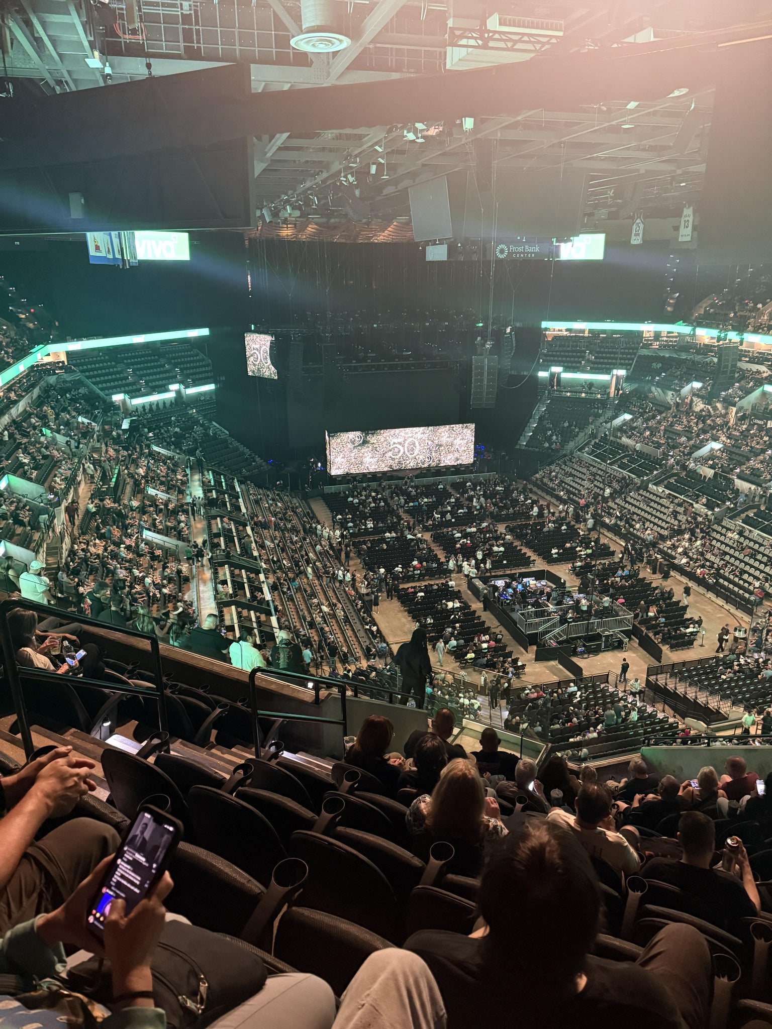 Vue réelle des fans prise de la Section 202 au site Frost Bank Center par Kurt M