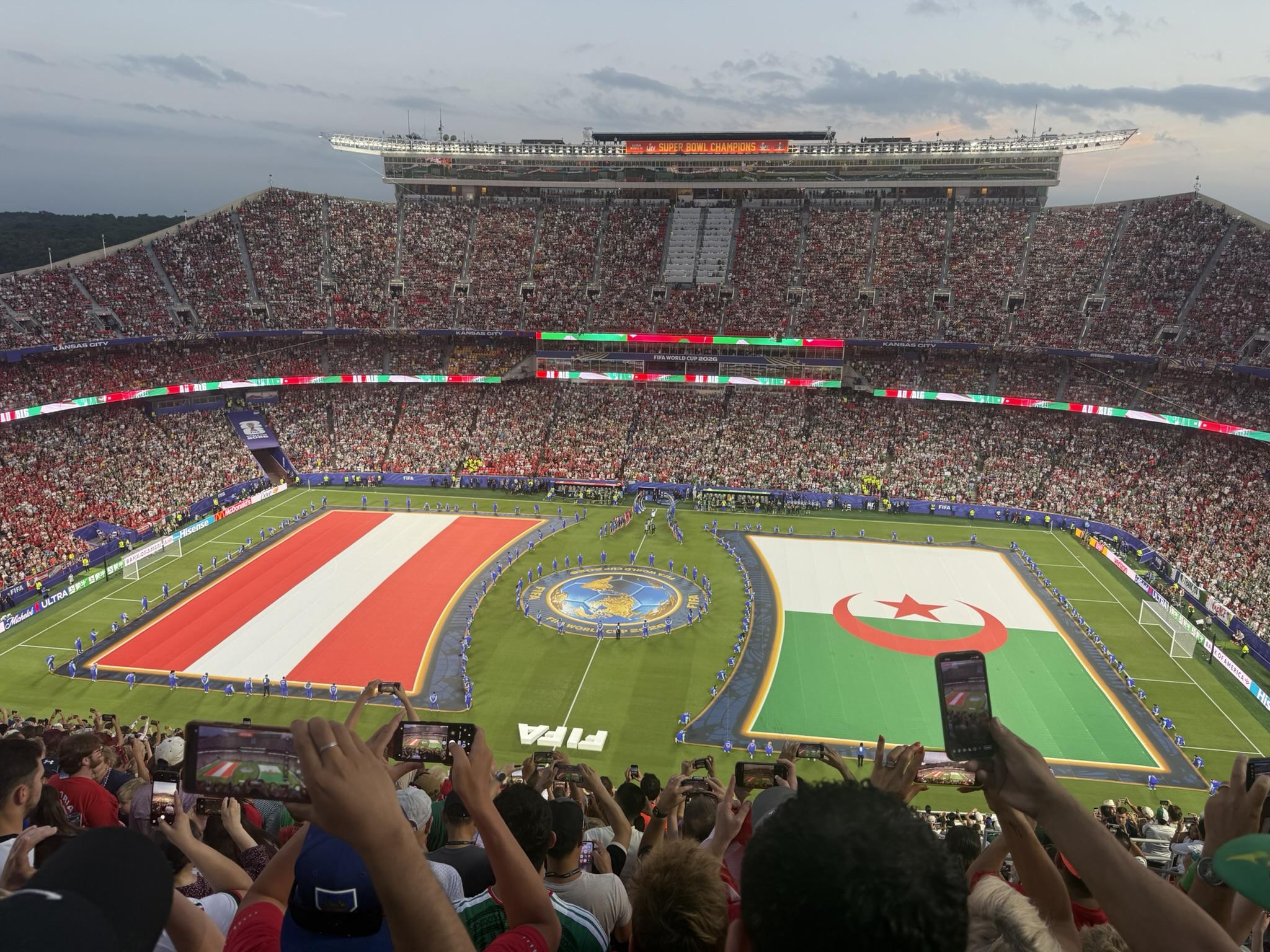Vue réelle des fans prise de la Section 346 au site GEHA Field at Arrowhead Stadium par Oscar D